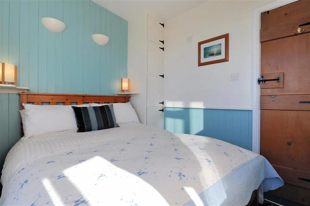 Property building, Bed in 1 Wellhayes