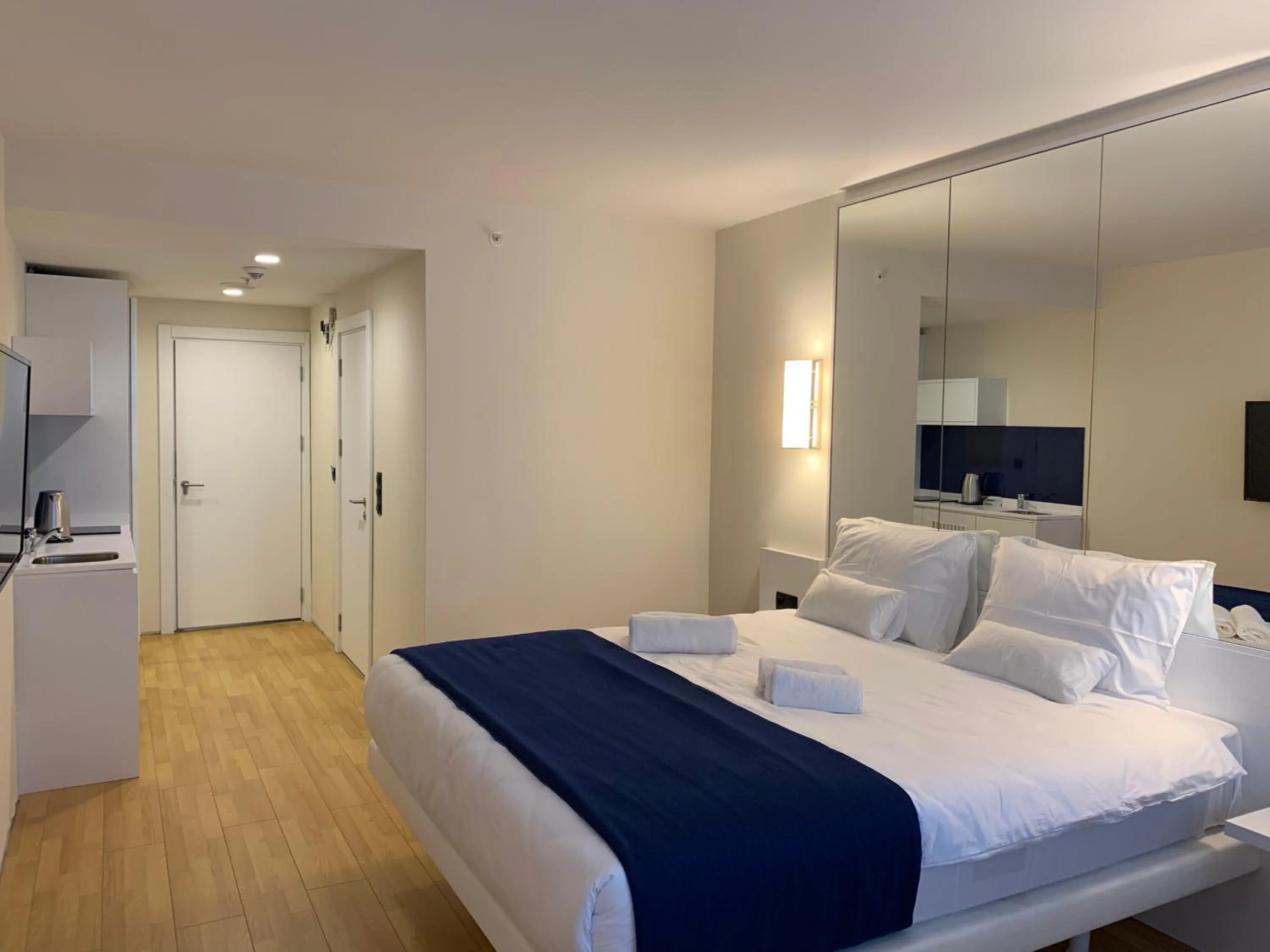 Photo of the whole room, Bed in Royal Sea Breeze Apartments