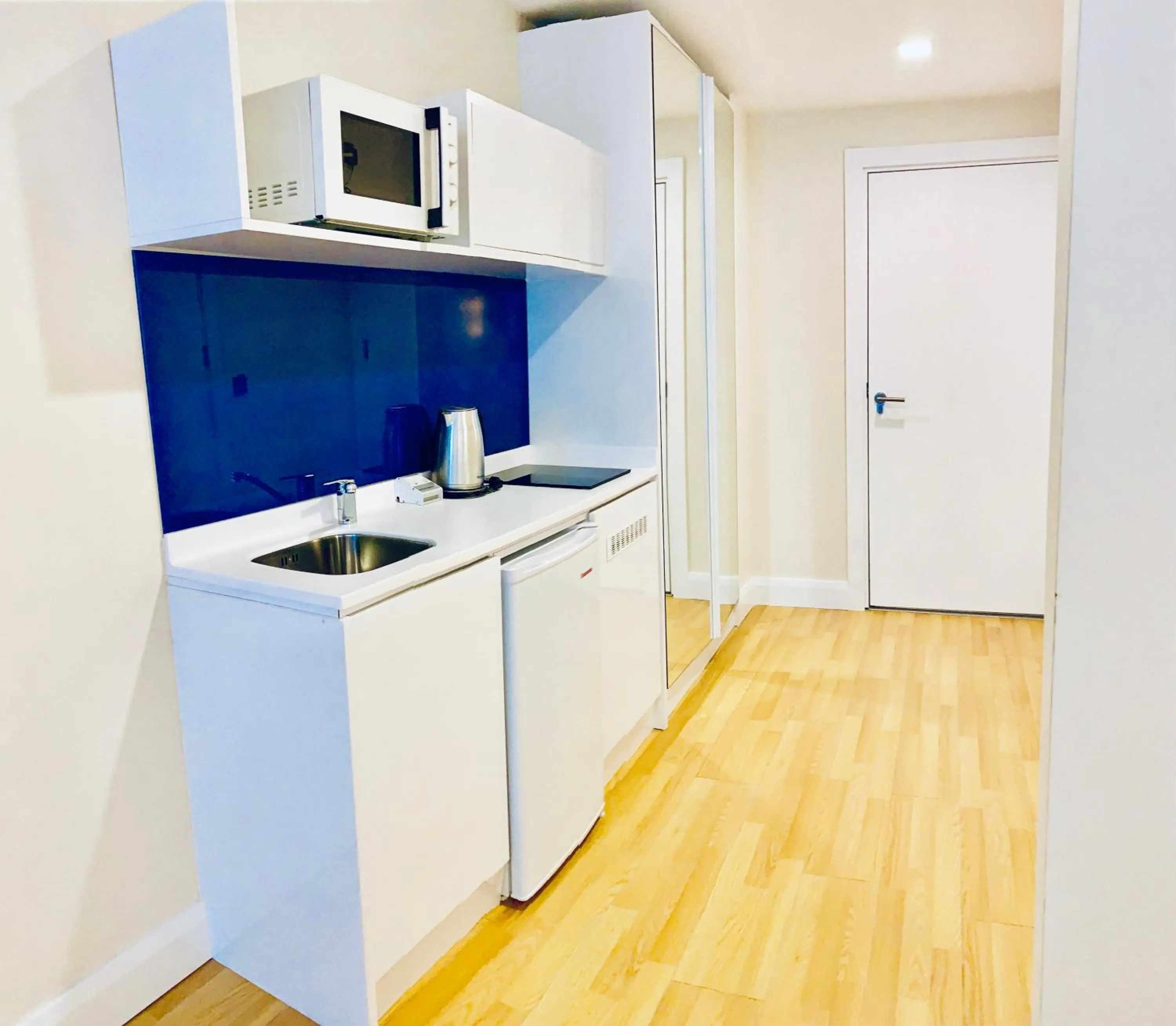 Kitchen or kitchenette in Royal Sea Breeze Apartments