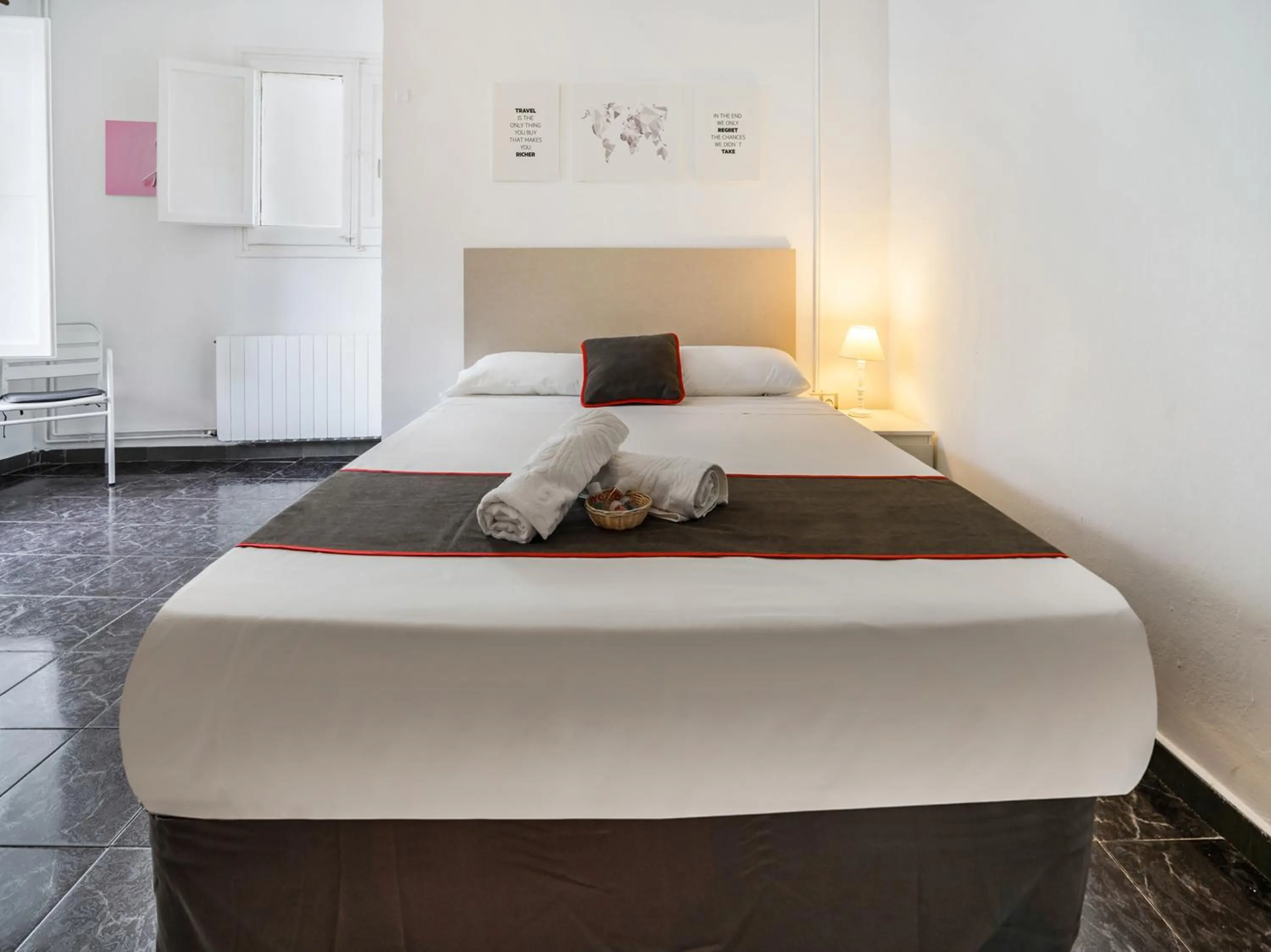 Photo of the whole room, Bed in Hostal Patio de La Luna