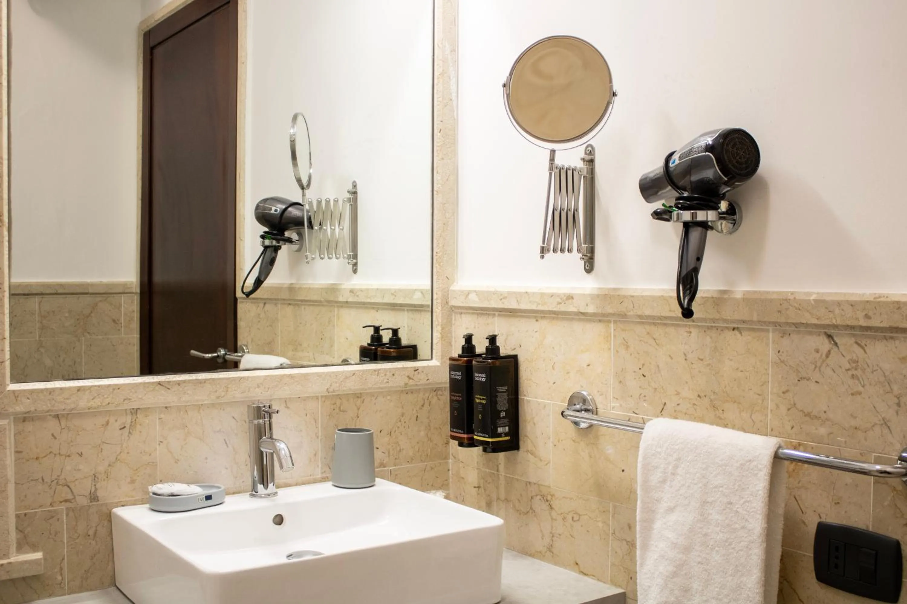 BADIA NUOVA Apart Hotel