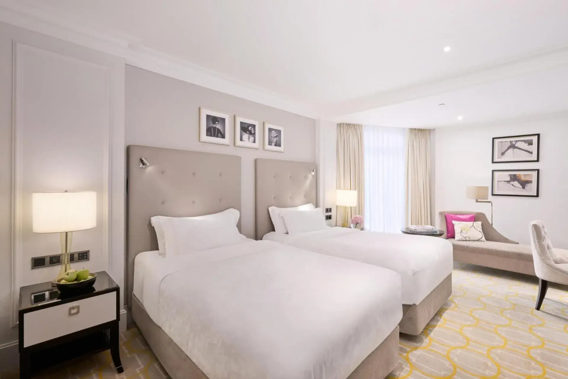 Living room, Bed in The Langham Hong Kong Living room, Bed in The Langham Hong Kong