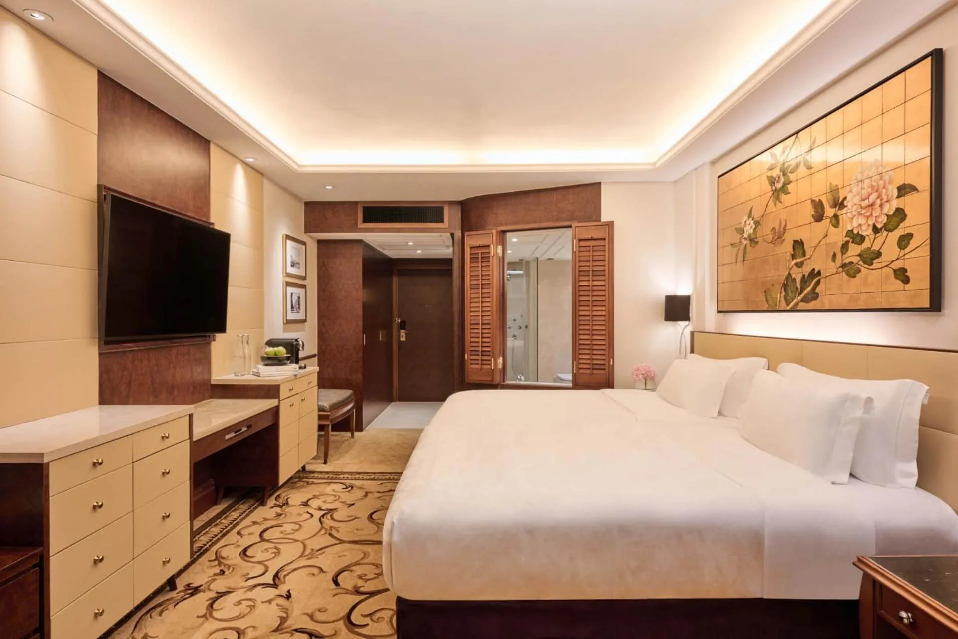 Living room, Bed in The Langham Hong Kong