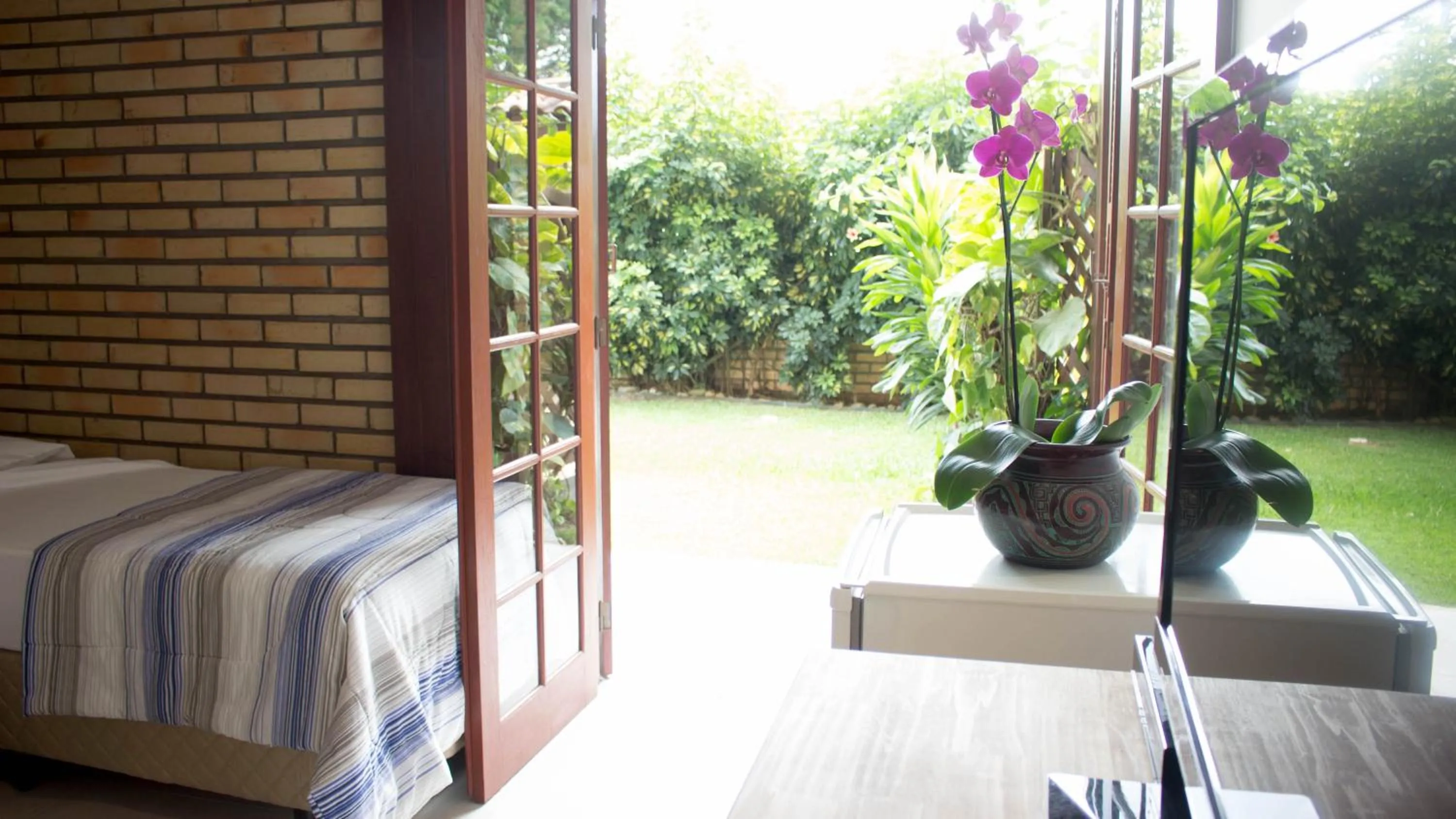 Garden, Bed in Pousada do Francês
