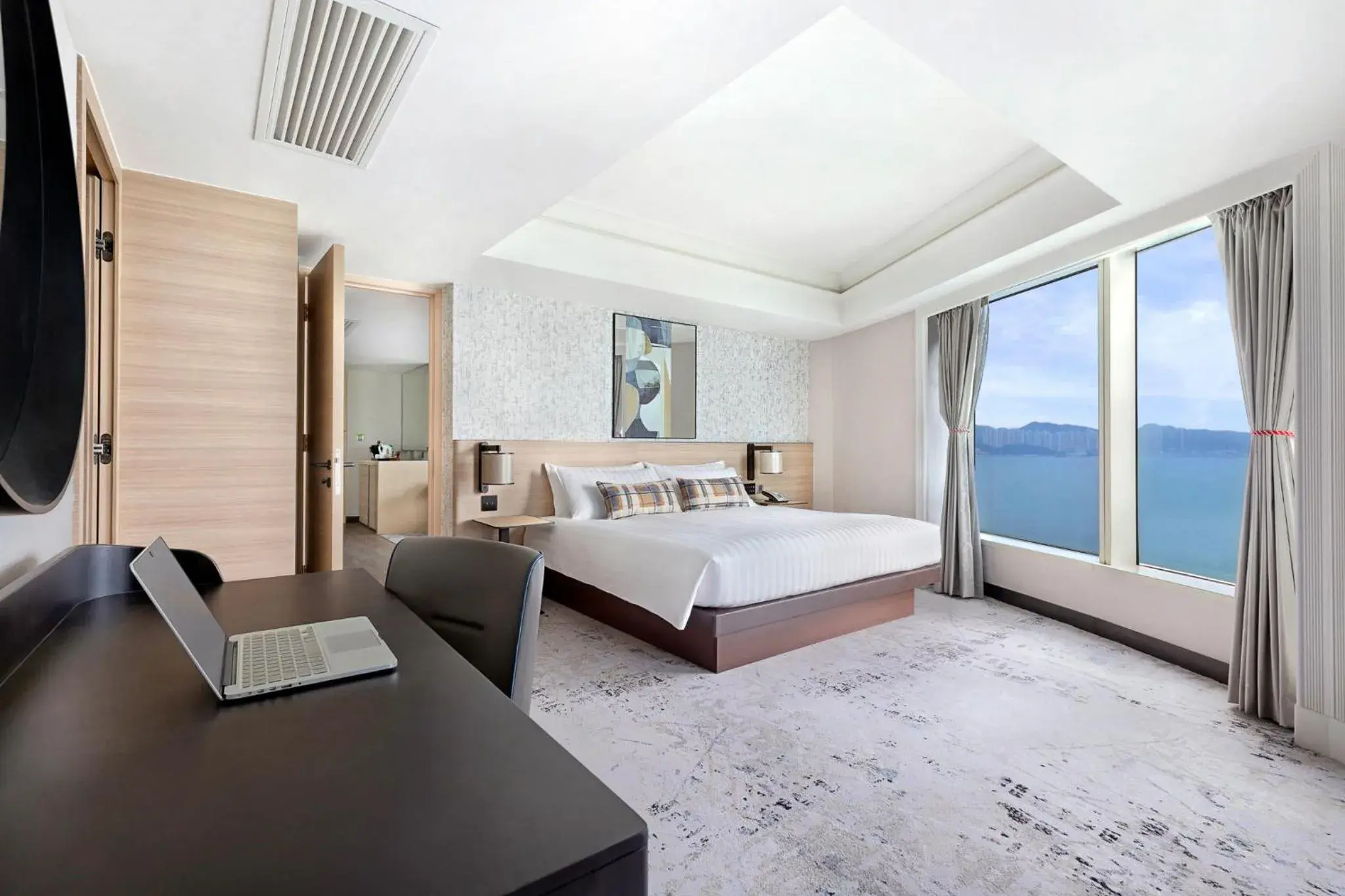 Photo of the whole room, Bed in Harbour Grand Kowloon Photo of the whole room, Bed in Harbour Grand Kowloon