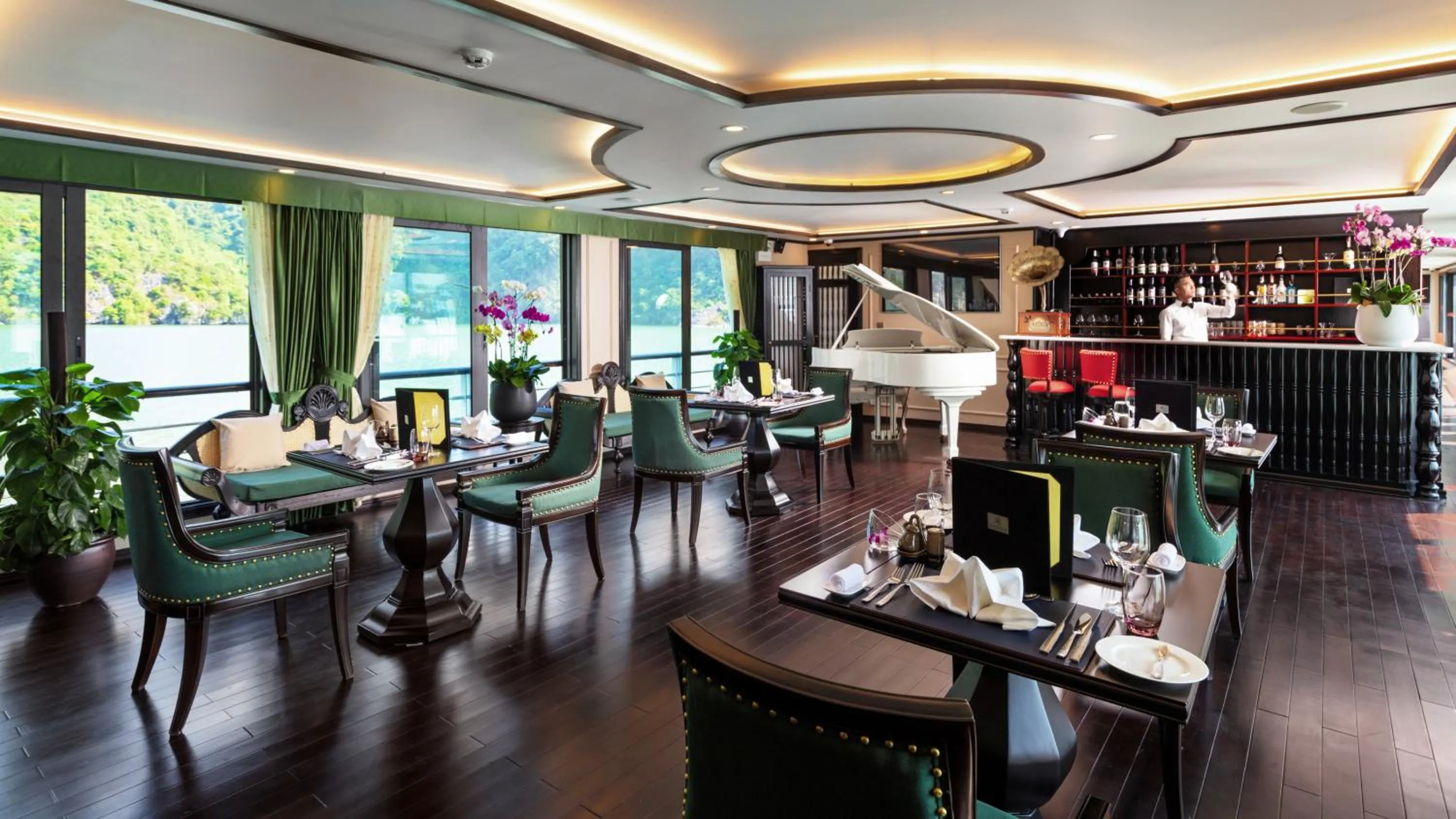 Restaurant/places to eat in Orchid Premium Cruise