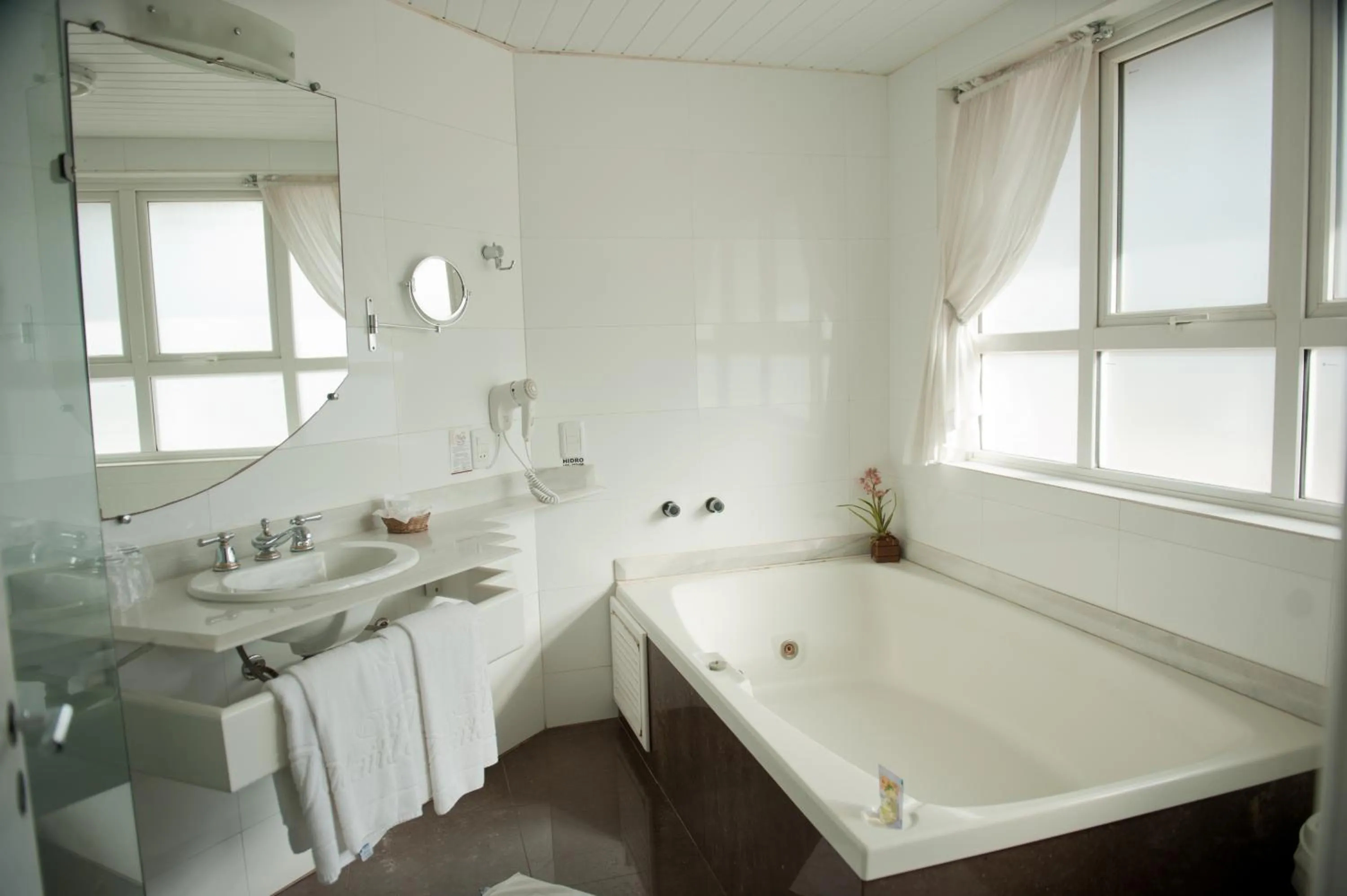 Bathroom in Maitá Palace Hotel