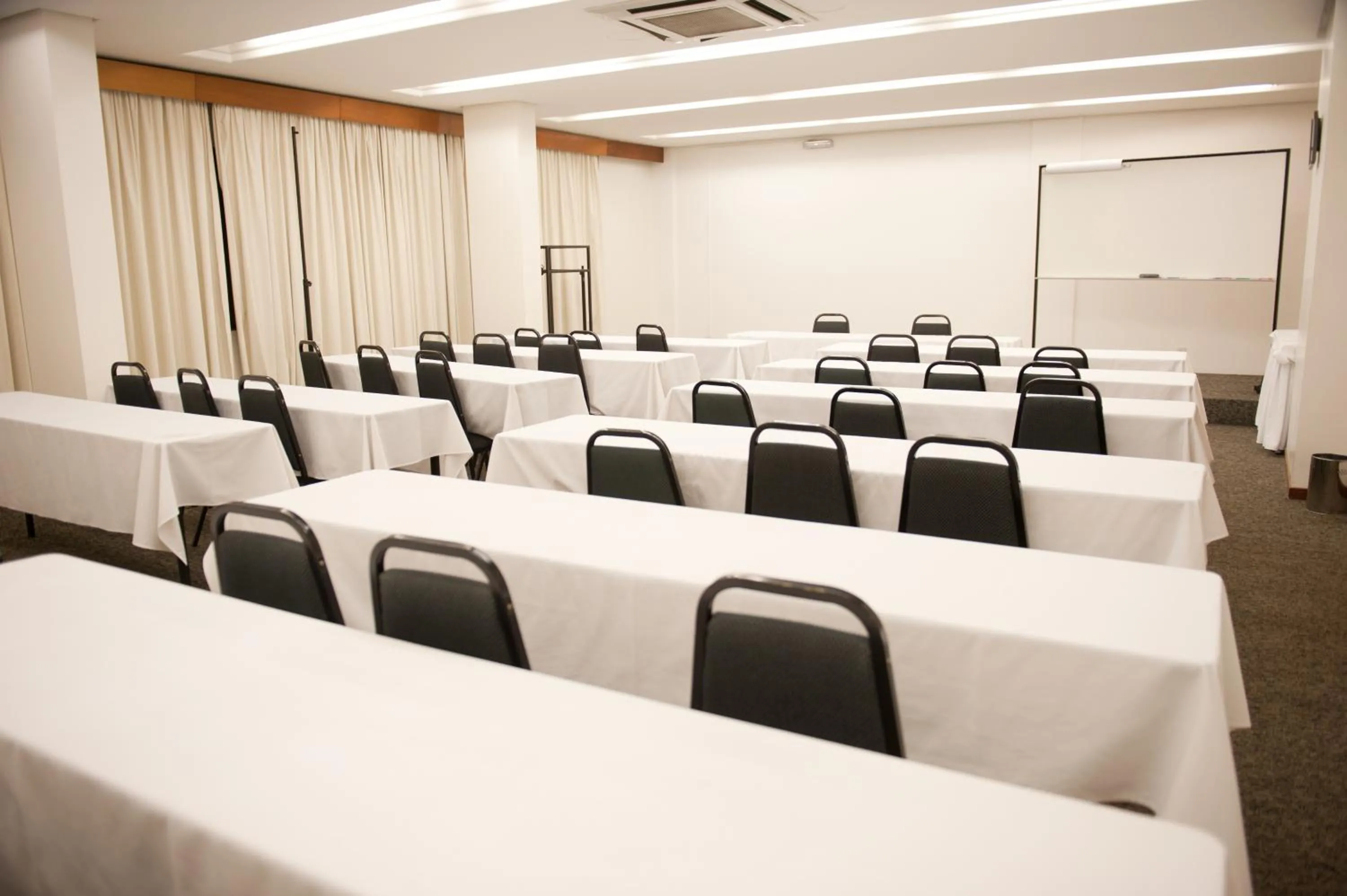 Meeting/conference room in Maitá Palace Hotel