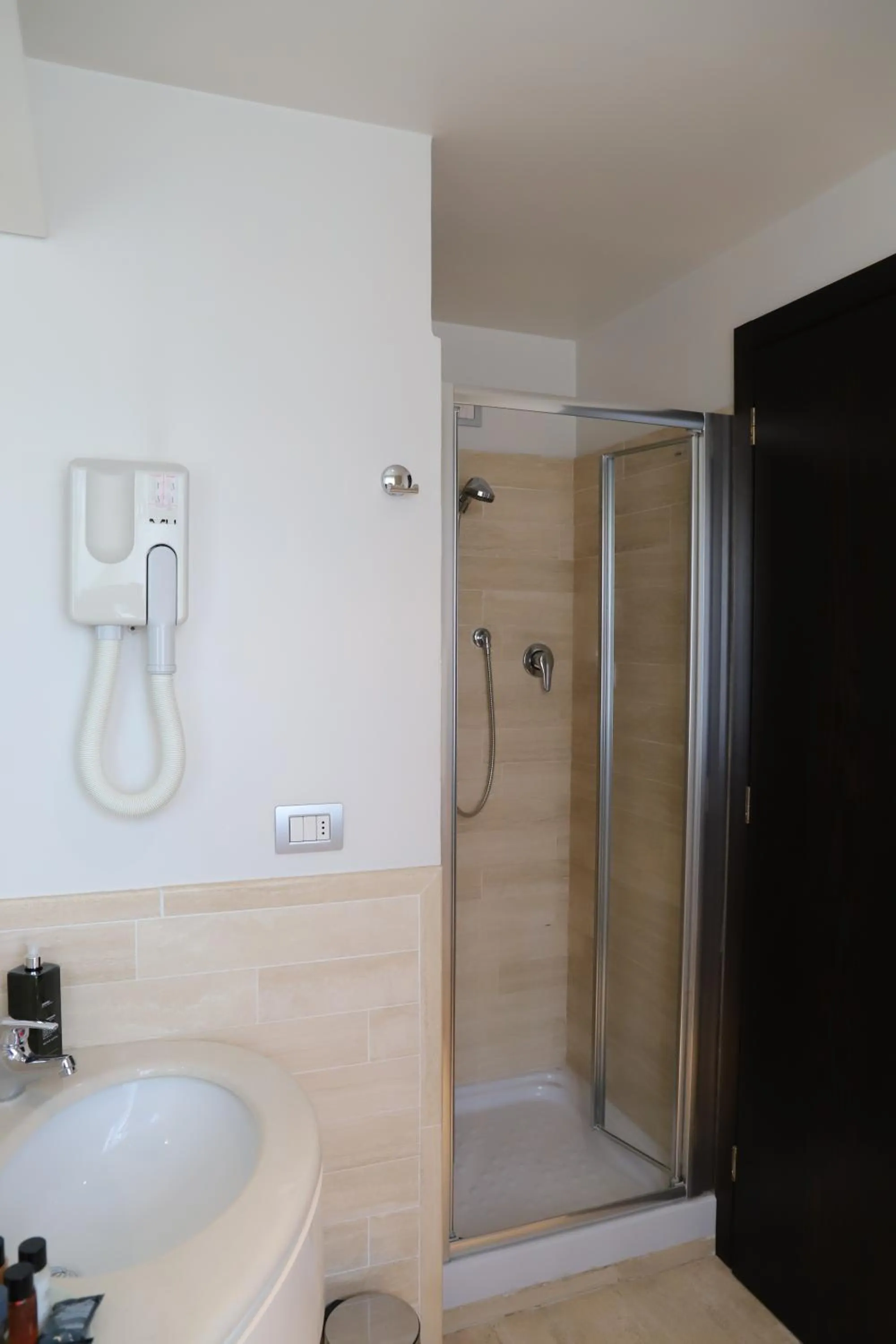 Bathroom in Albergo Cantiani