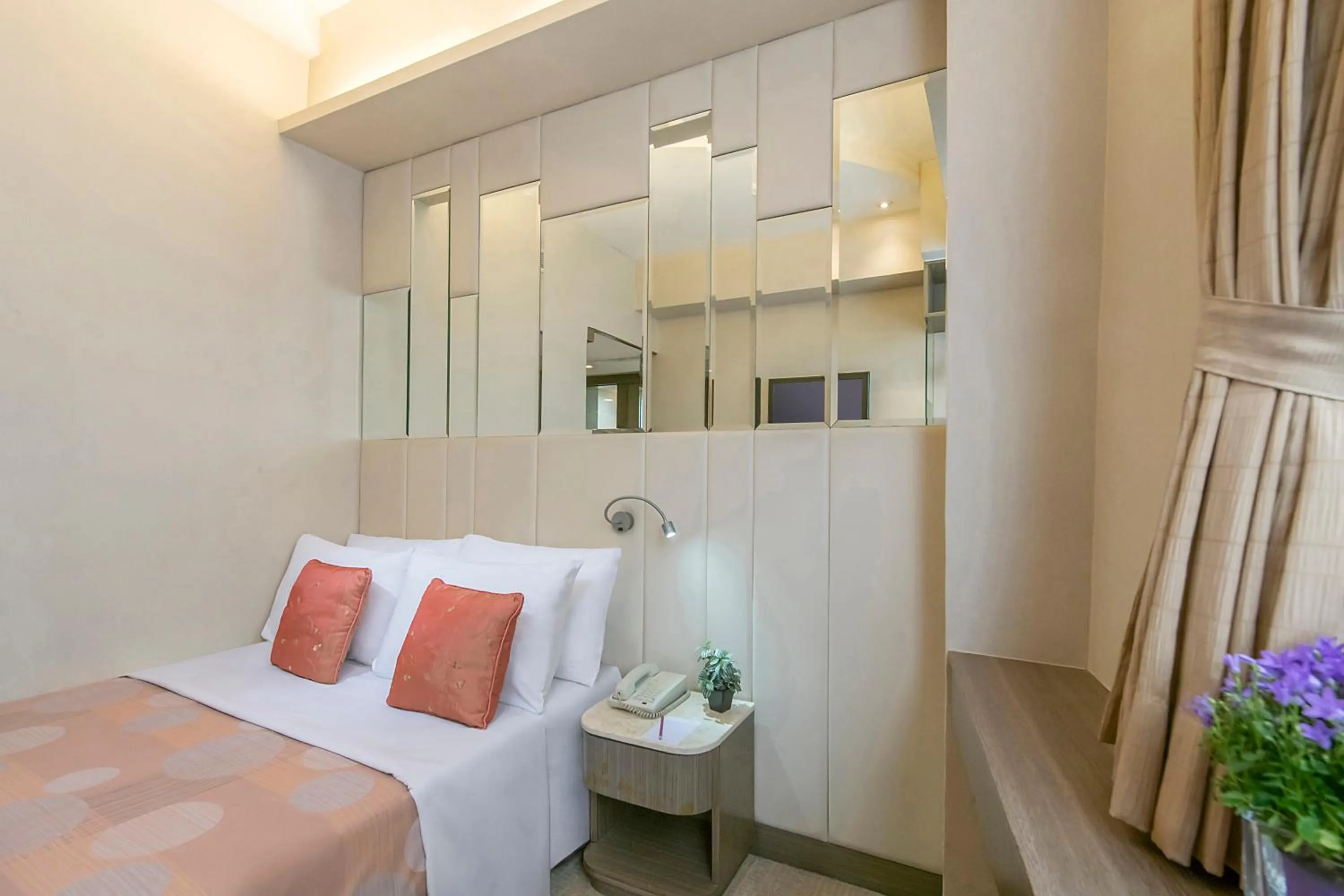 Photo of the whole room, Bed in Silka Seaview Hotel