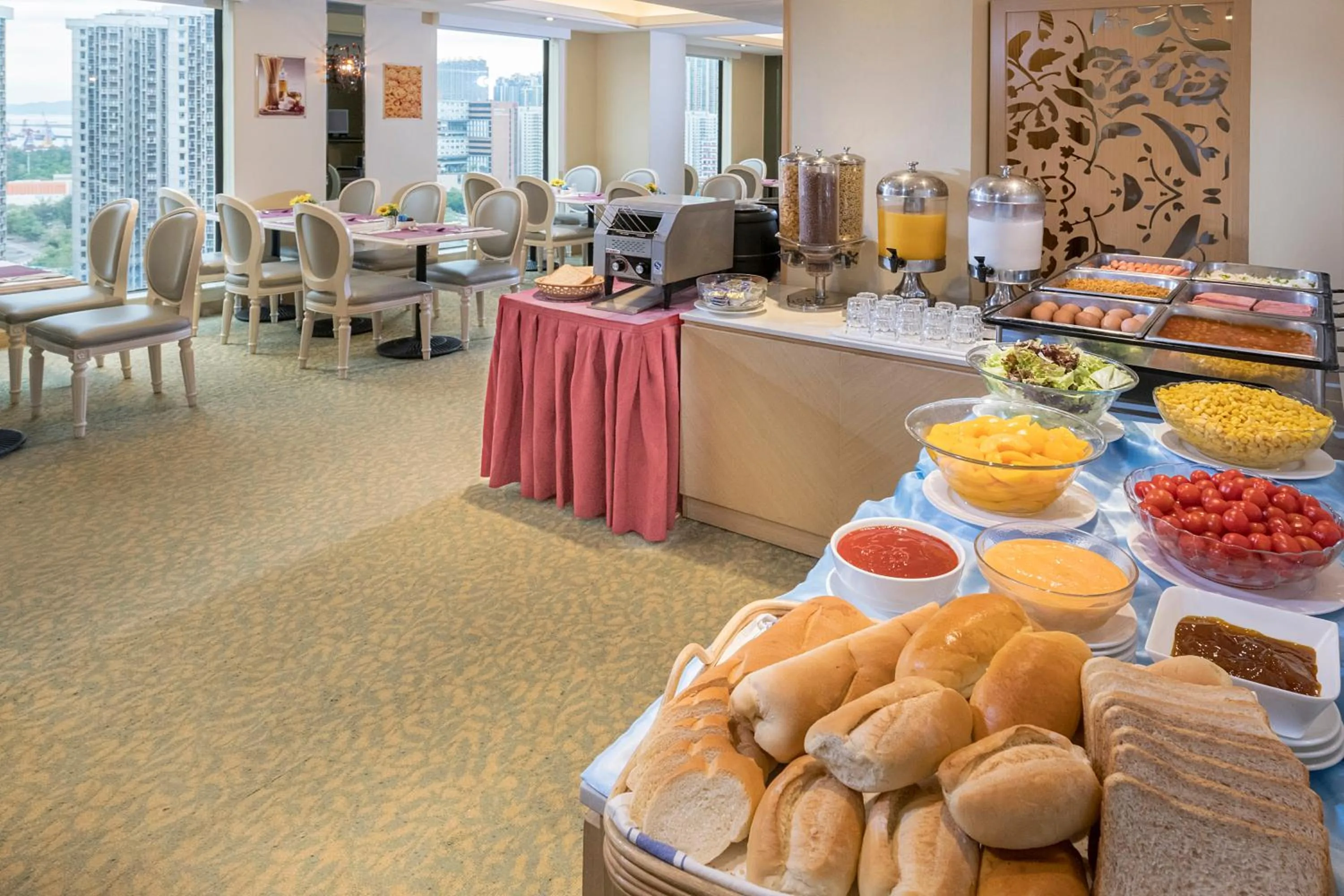 Buffet breakfast in Silka Seaview Hotel