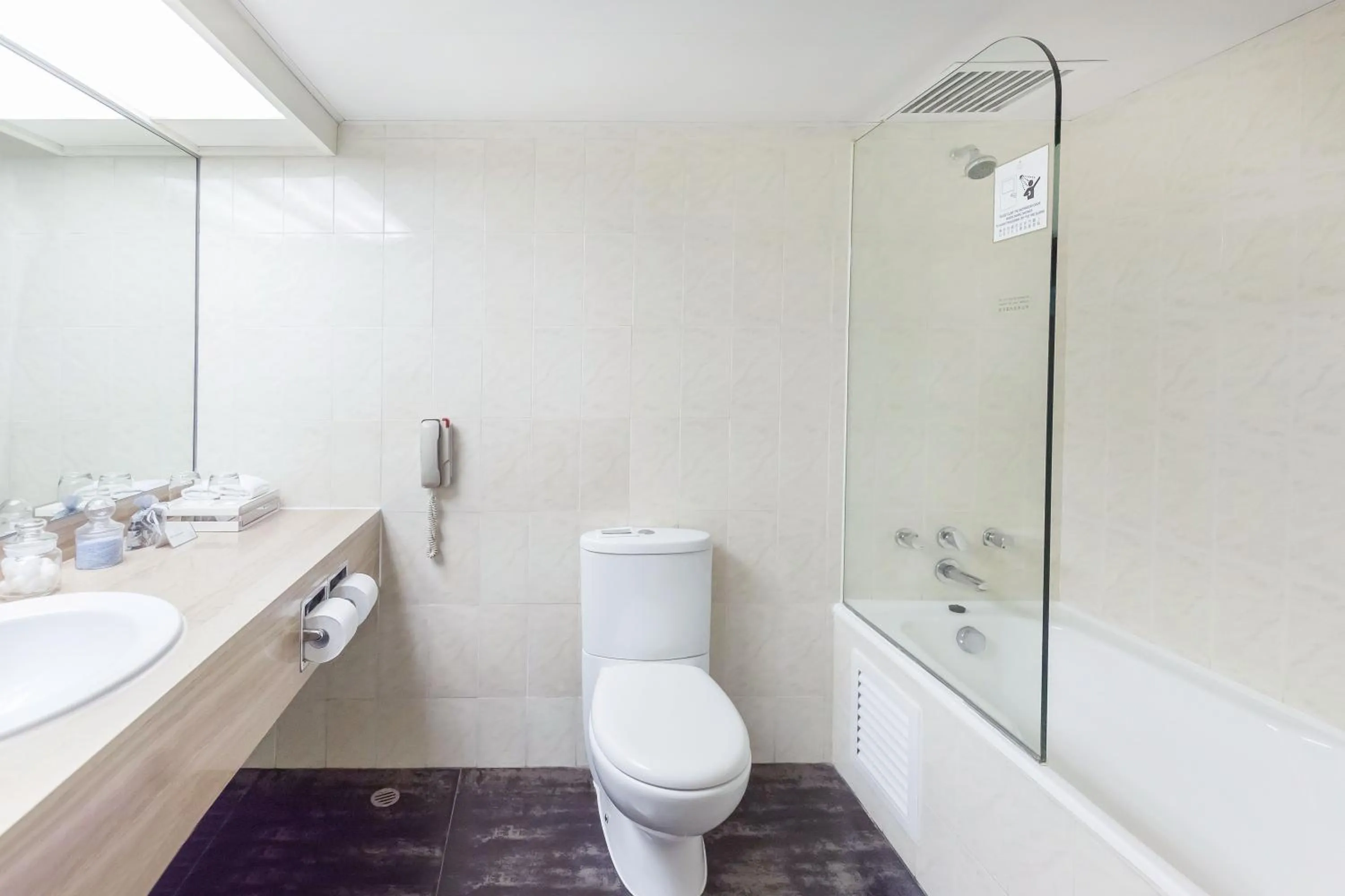 Toilet in Regal Riverside Hotel