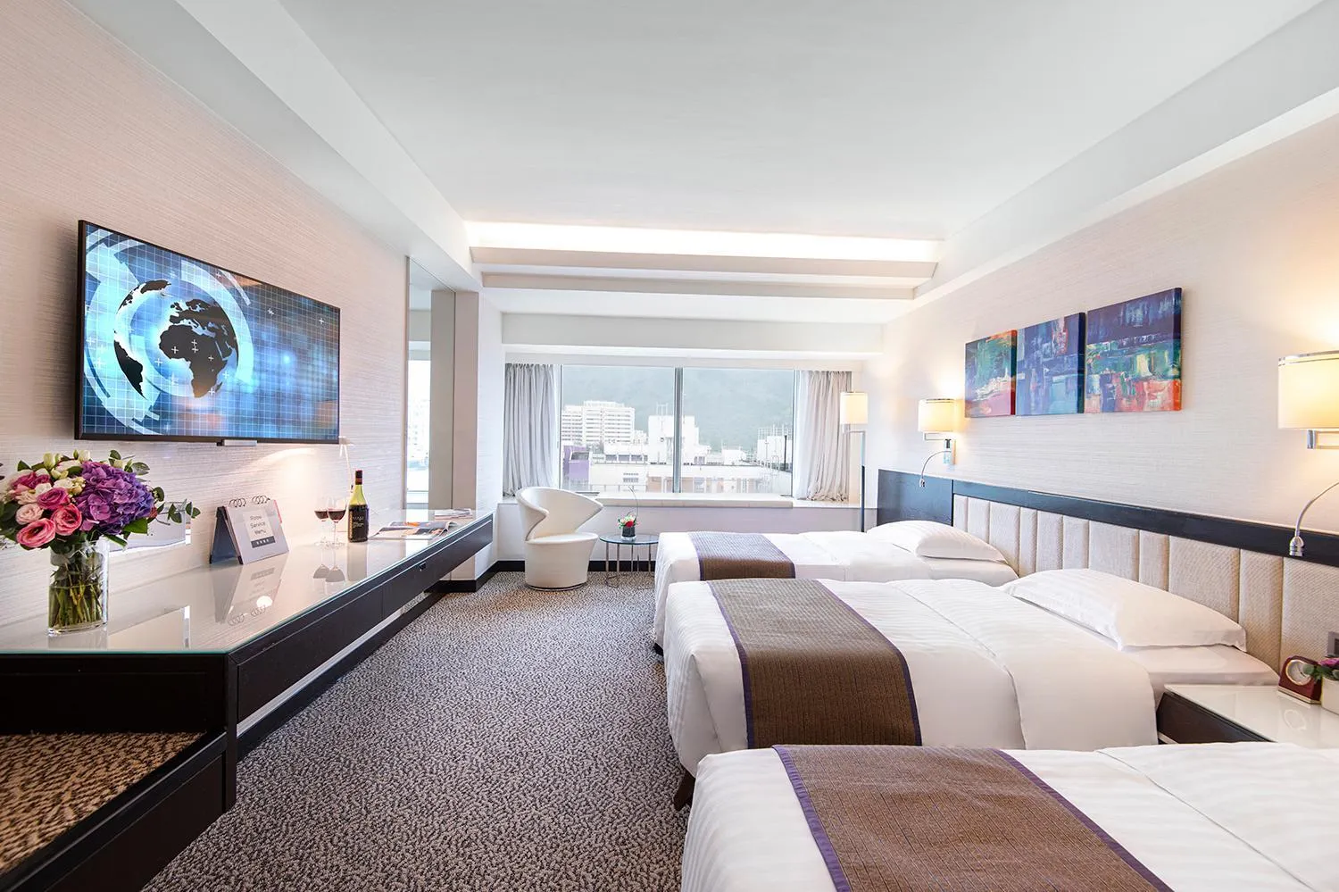 Photo of the whole room, Bed in Regal Riverside Hotel