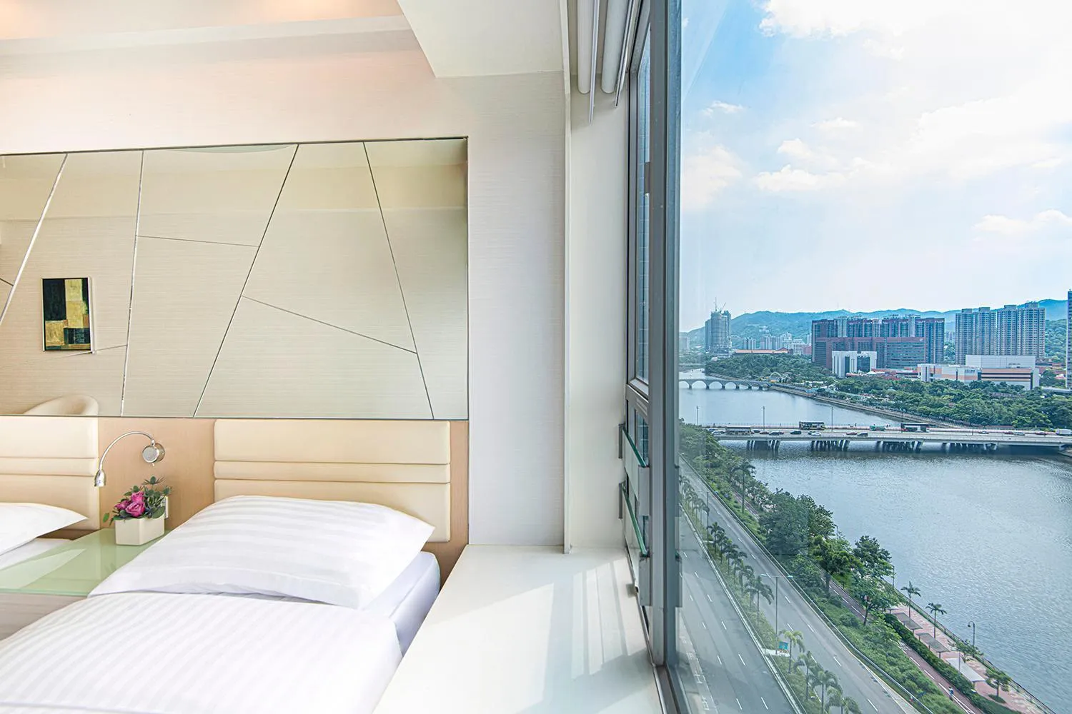 View (from property/room), Bed in Regal Riverside Hotel