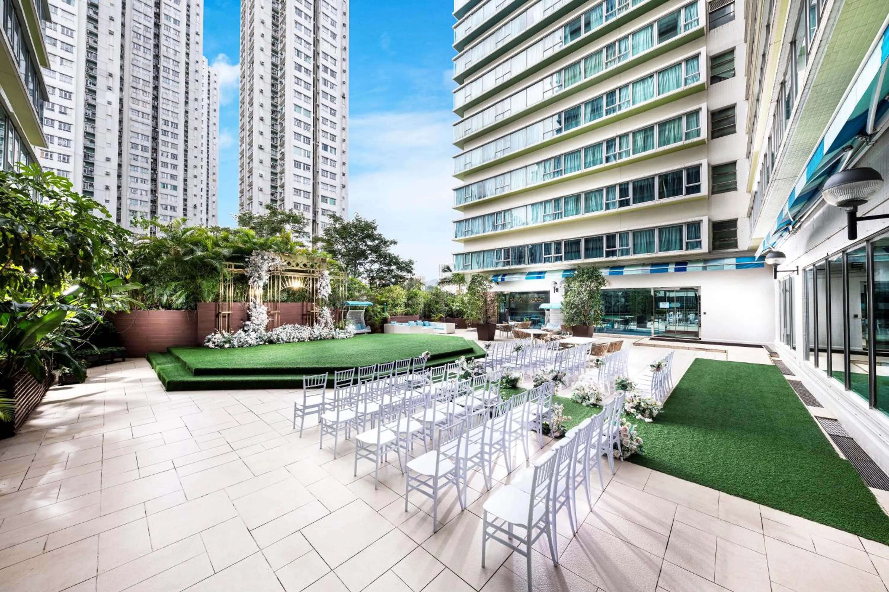 Garden in Regal Riverside Hotel