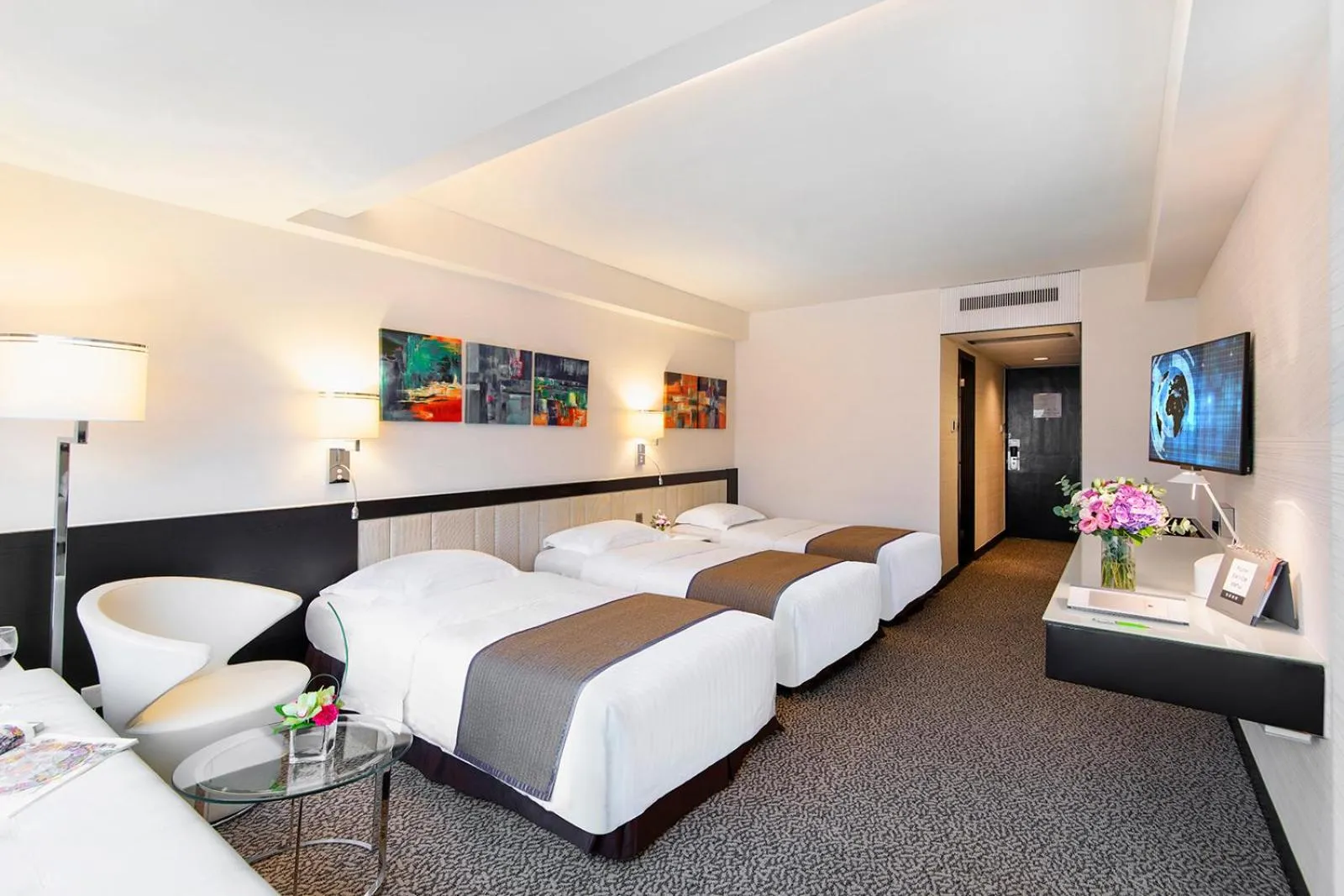 Bed in Regal Riverside Hotel