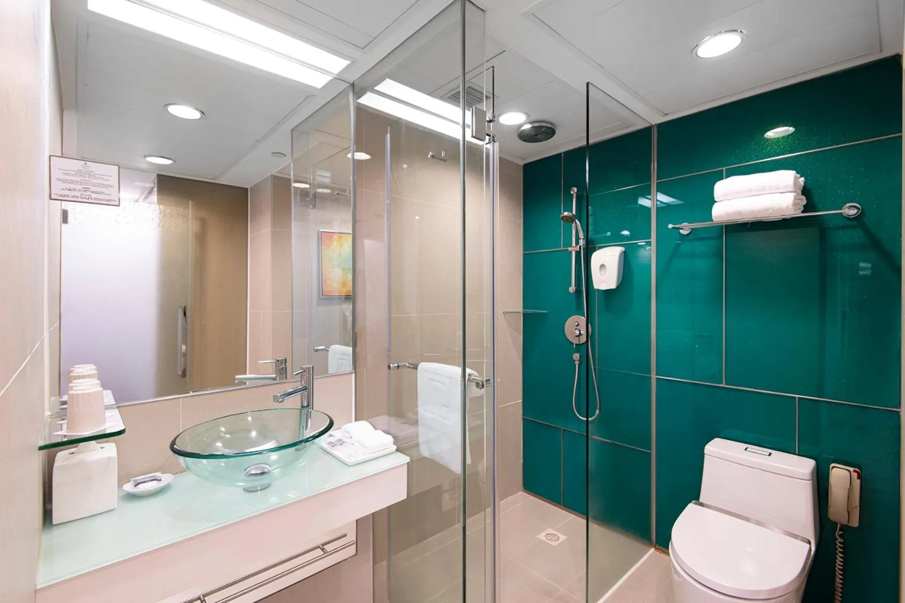 Toilet in Regal Riverside Hotel