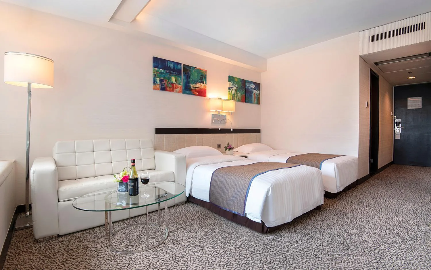 Bed in Regal Riverside Hotel