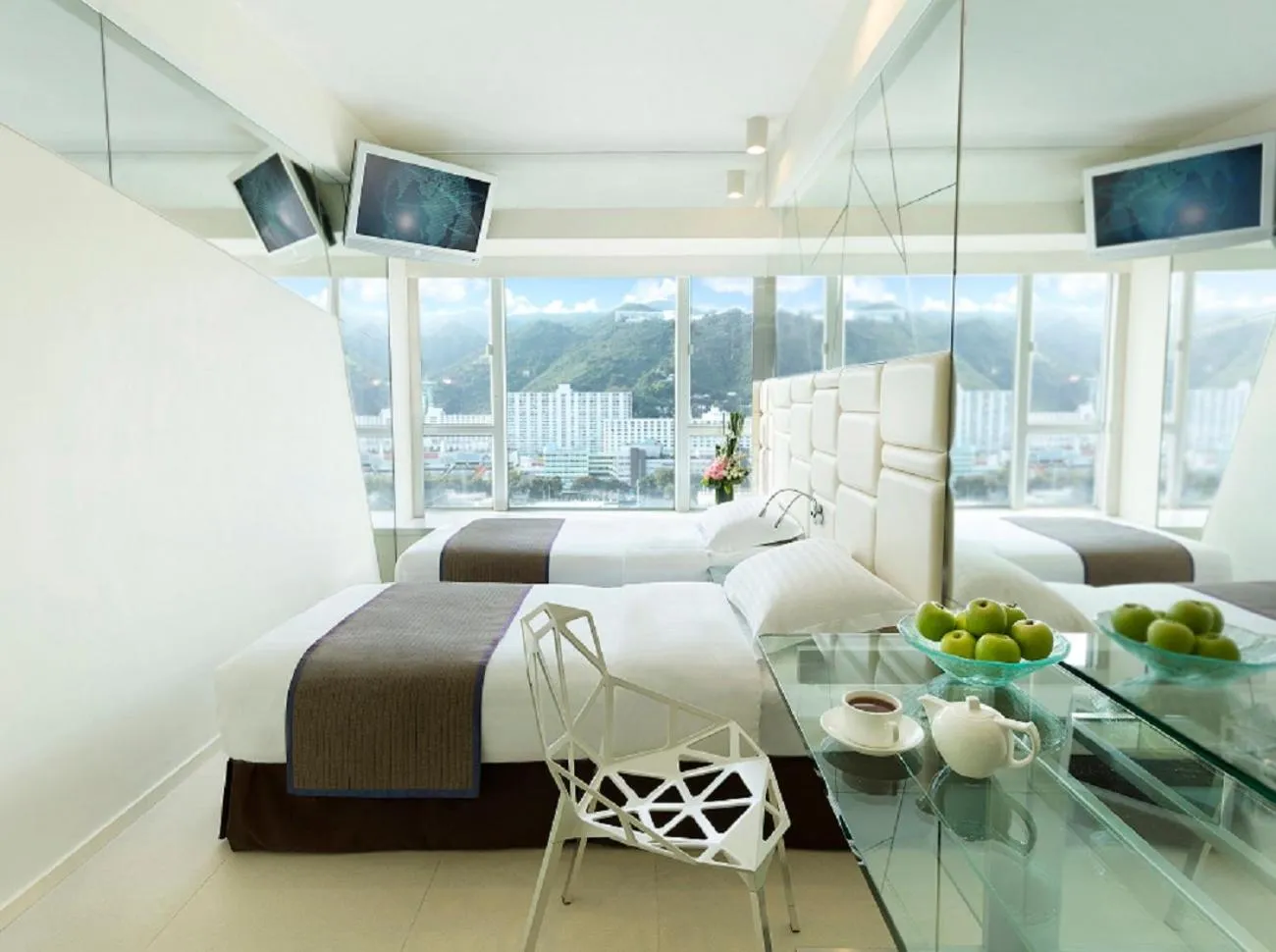 Bed in Regal Riverside Hotel