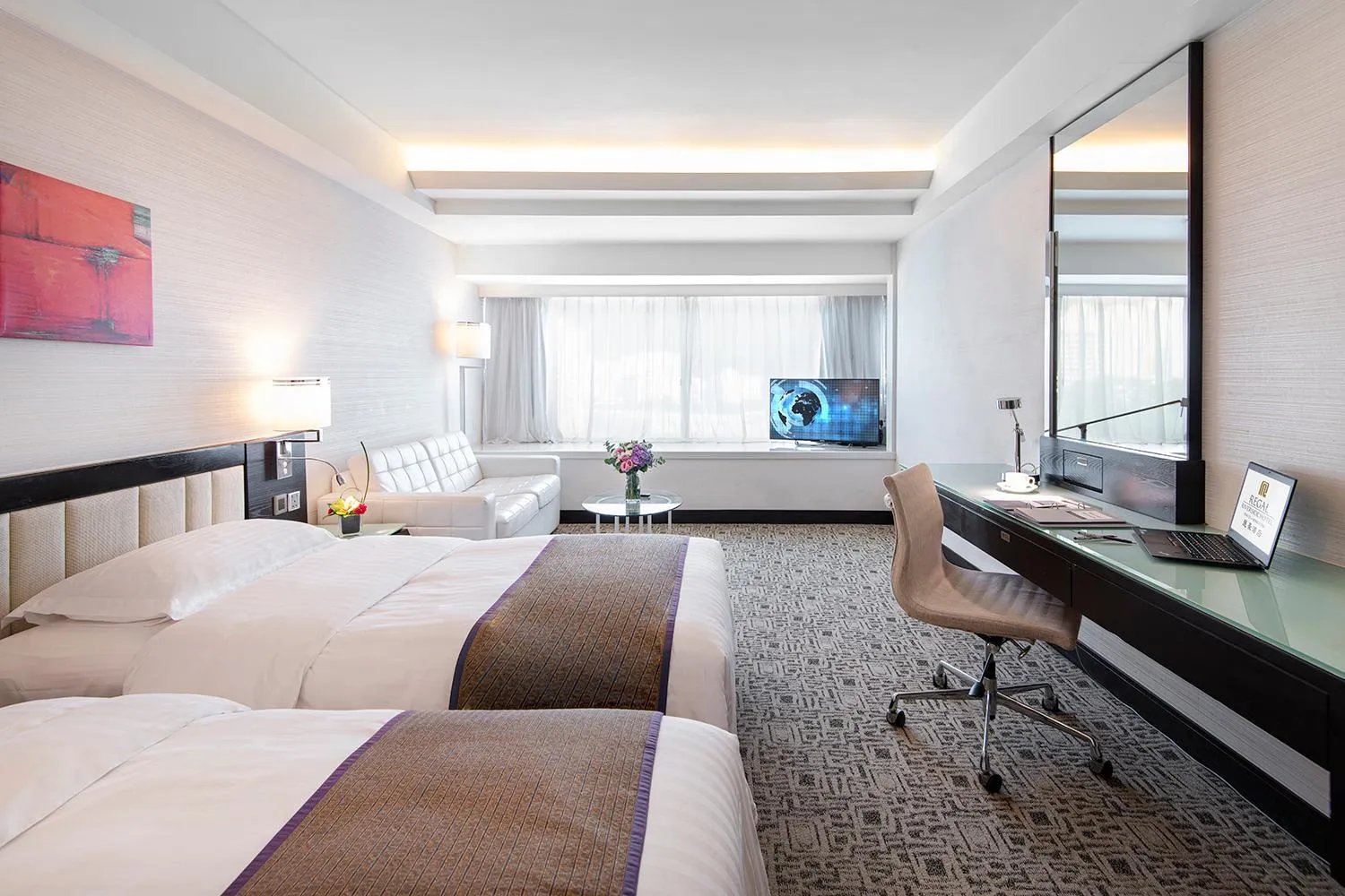 Bed in Regal Riverside Hotel