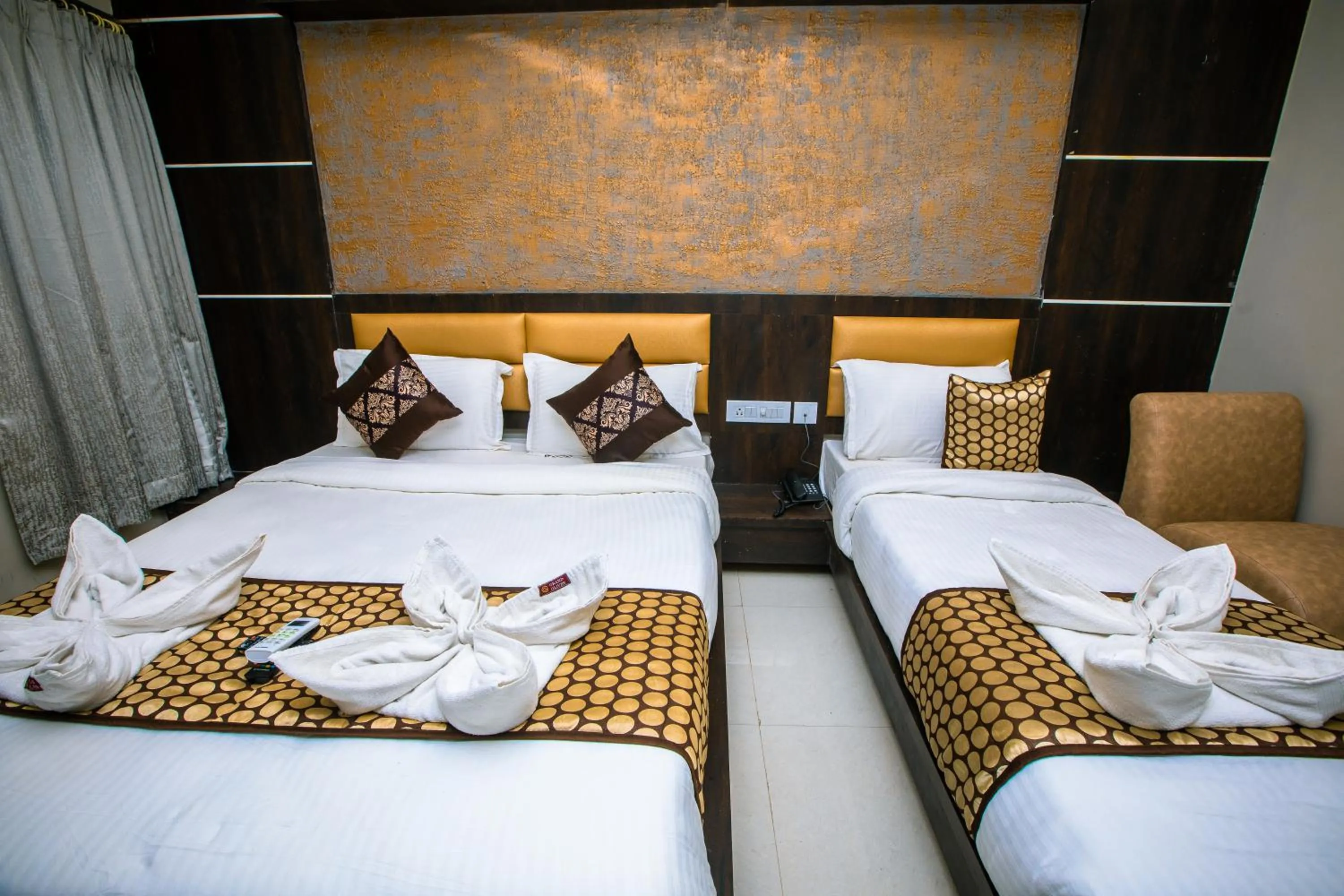 Bedroom, Bed in Grand Oliver