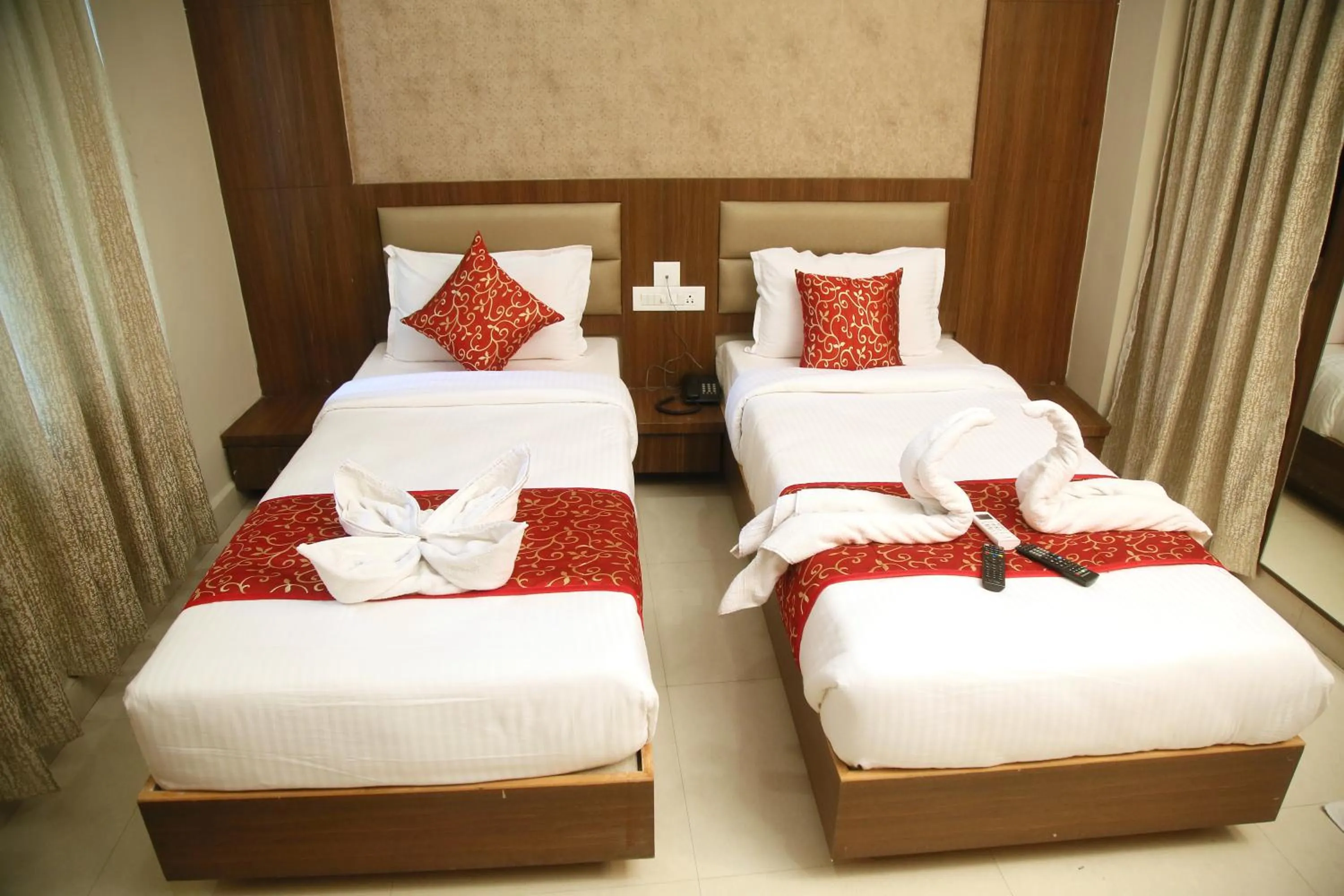 Bedroom, Bed in Grand Oliver