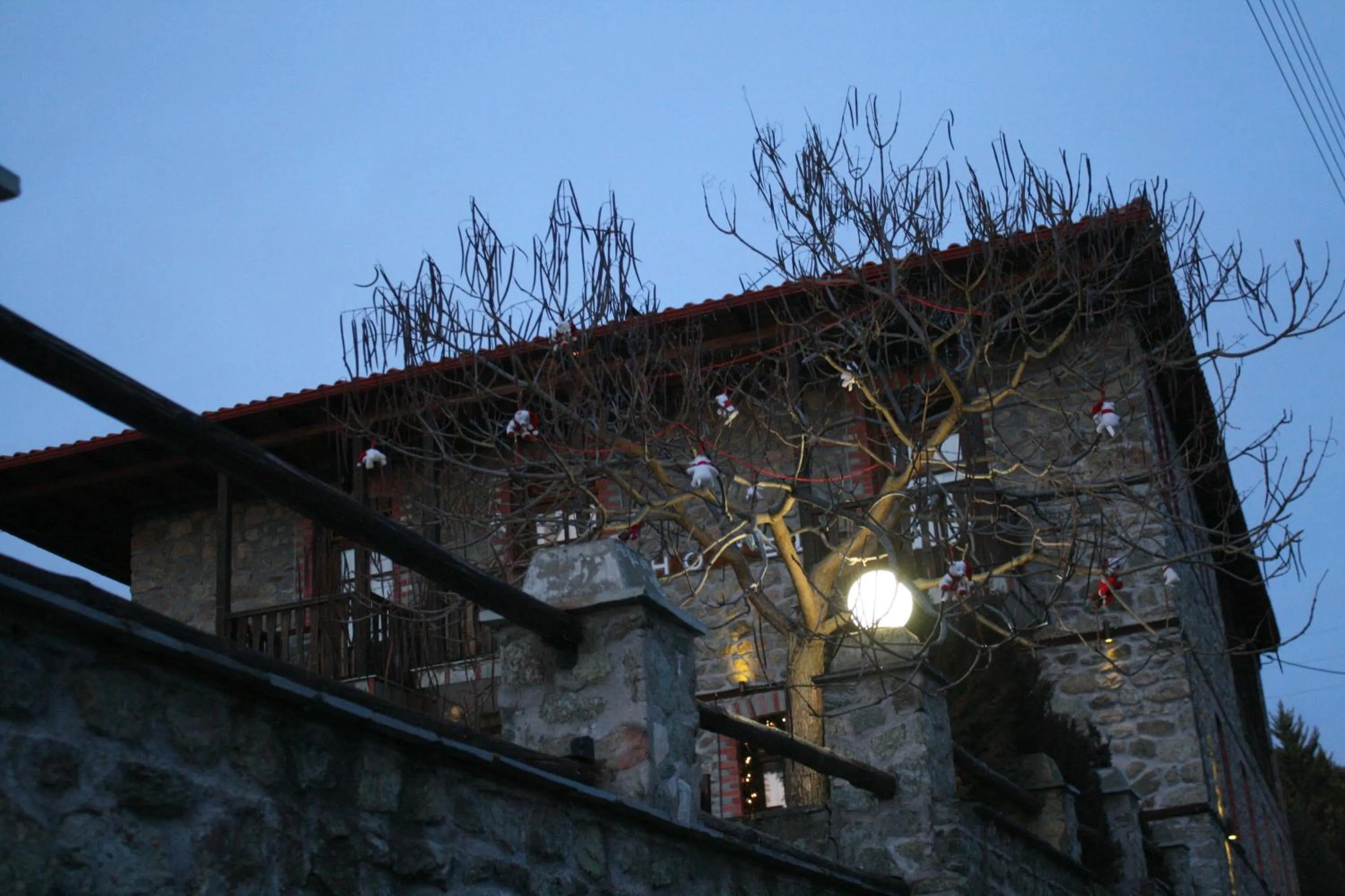 Facade/entrance in Varnous Hotel