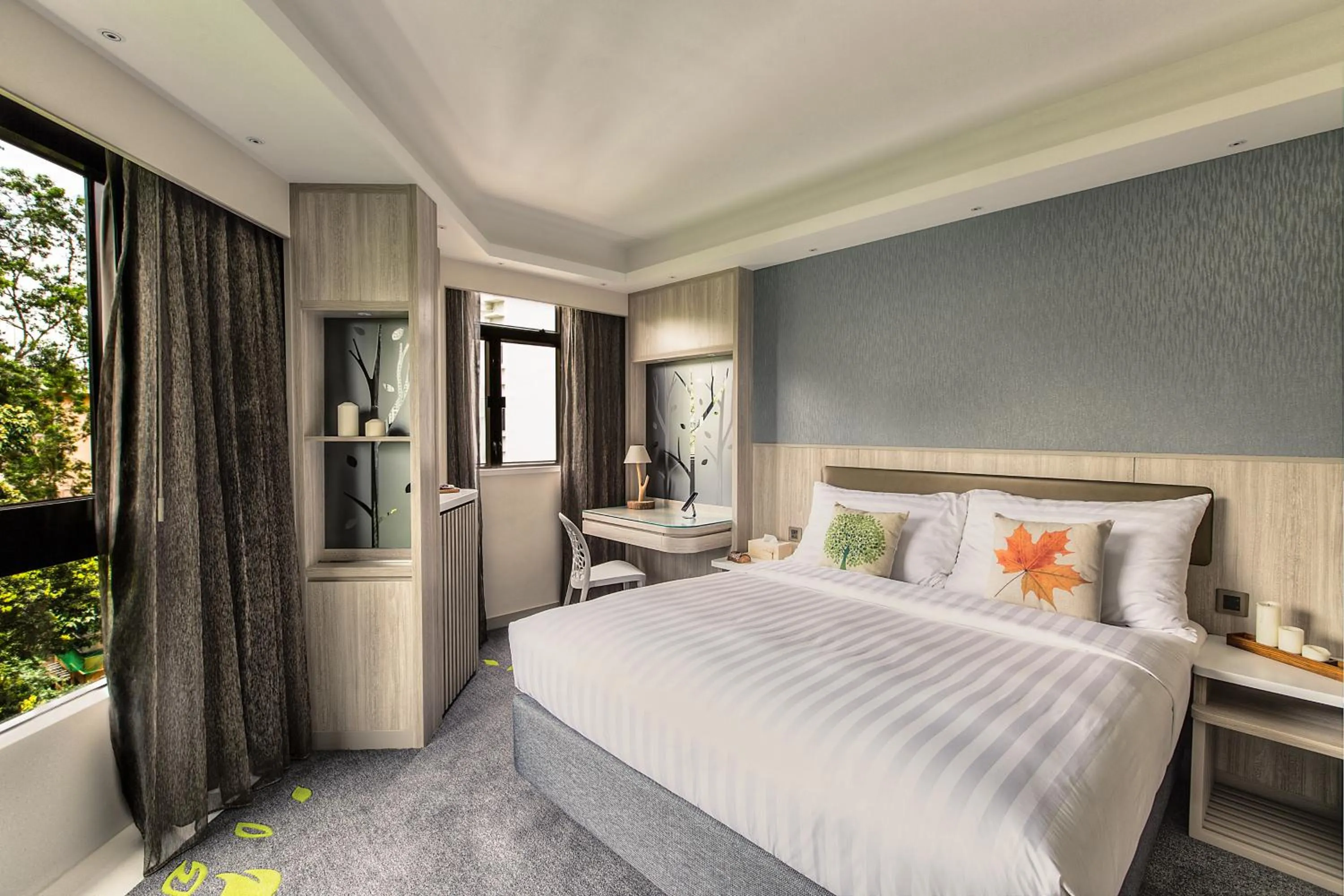 Photo of the whole room, Bed in Stanford Hillview Hotel Hong Kong