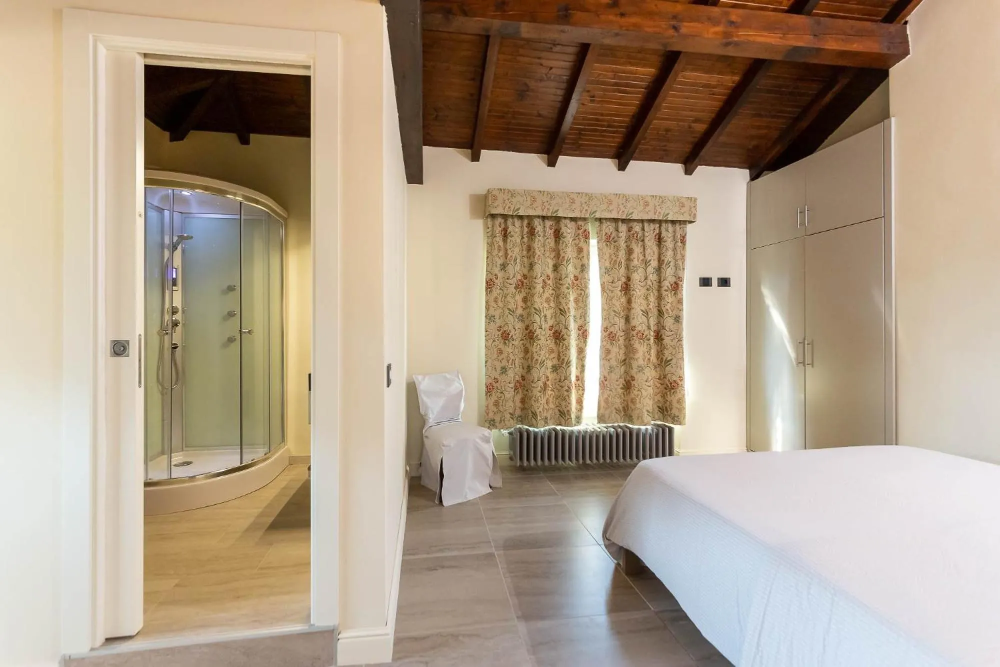 Bedroom, Bed in Villa Sarchi