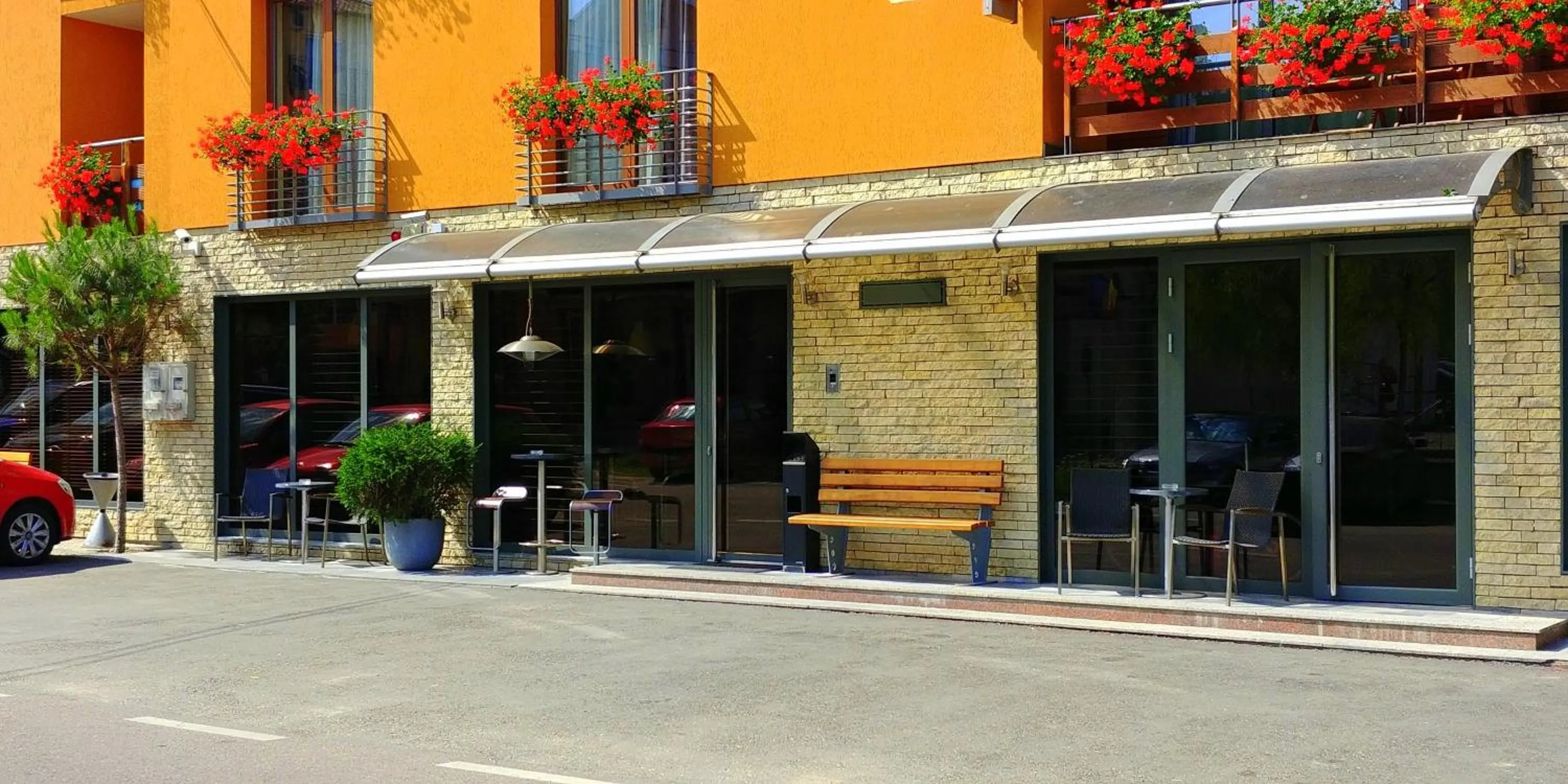 Facade/entrance in Vila Topaz