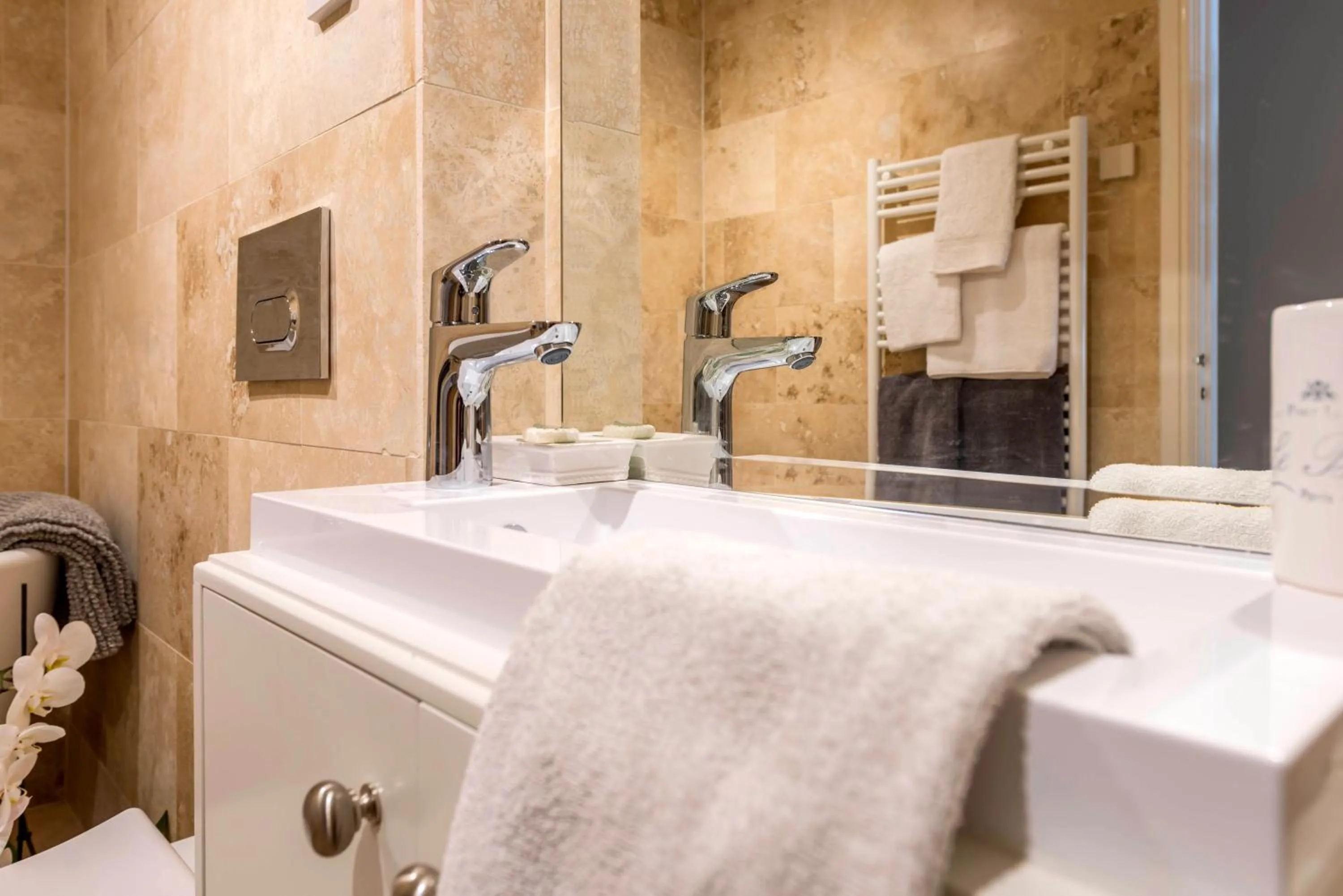 Bathroom in No.4 Ludbourne Hall