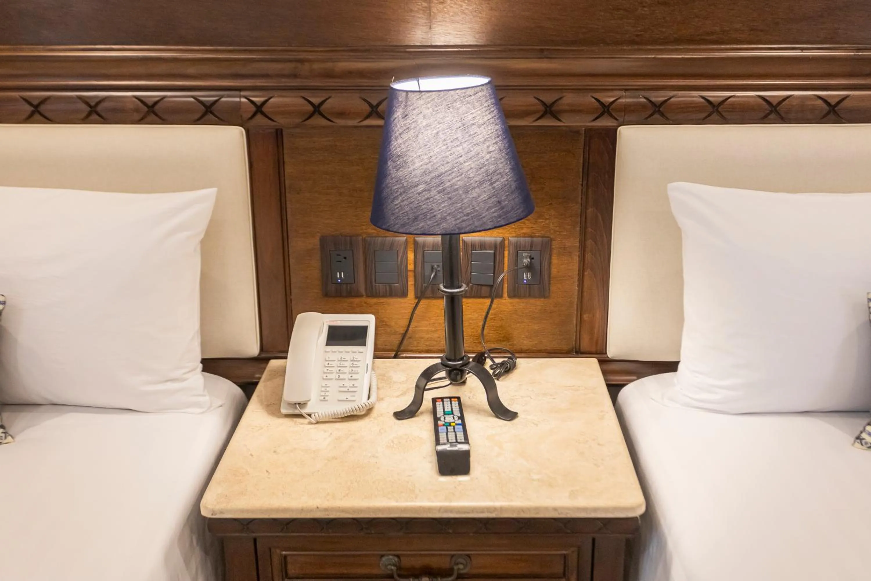 Bed in Gran Hotel Mexico by Solaris