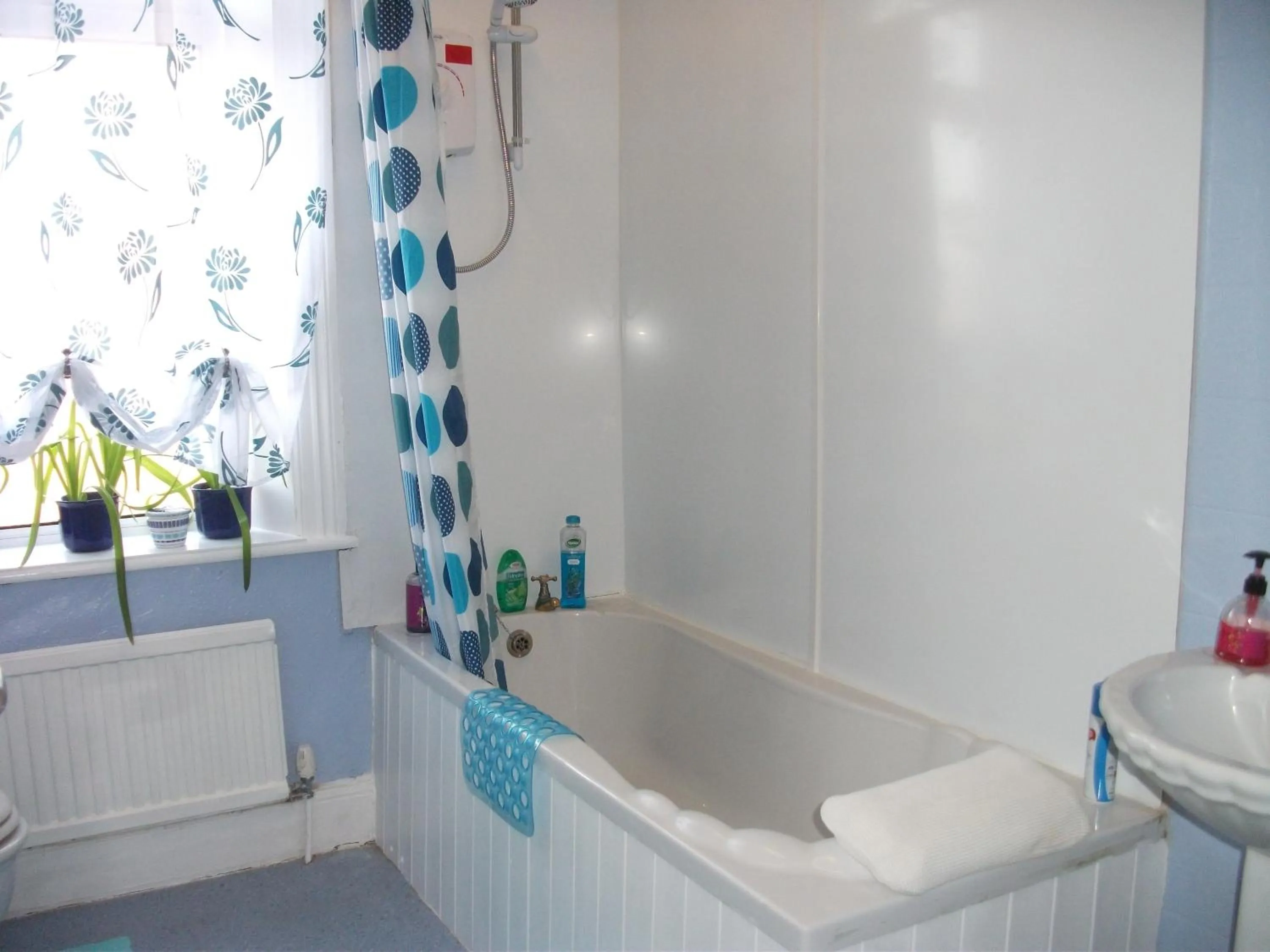 Shower in Kirk Lea