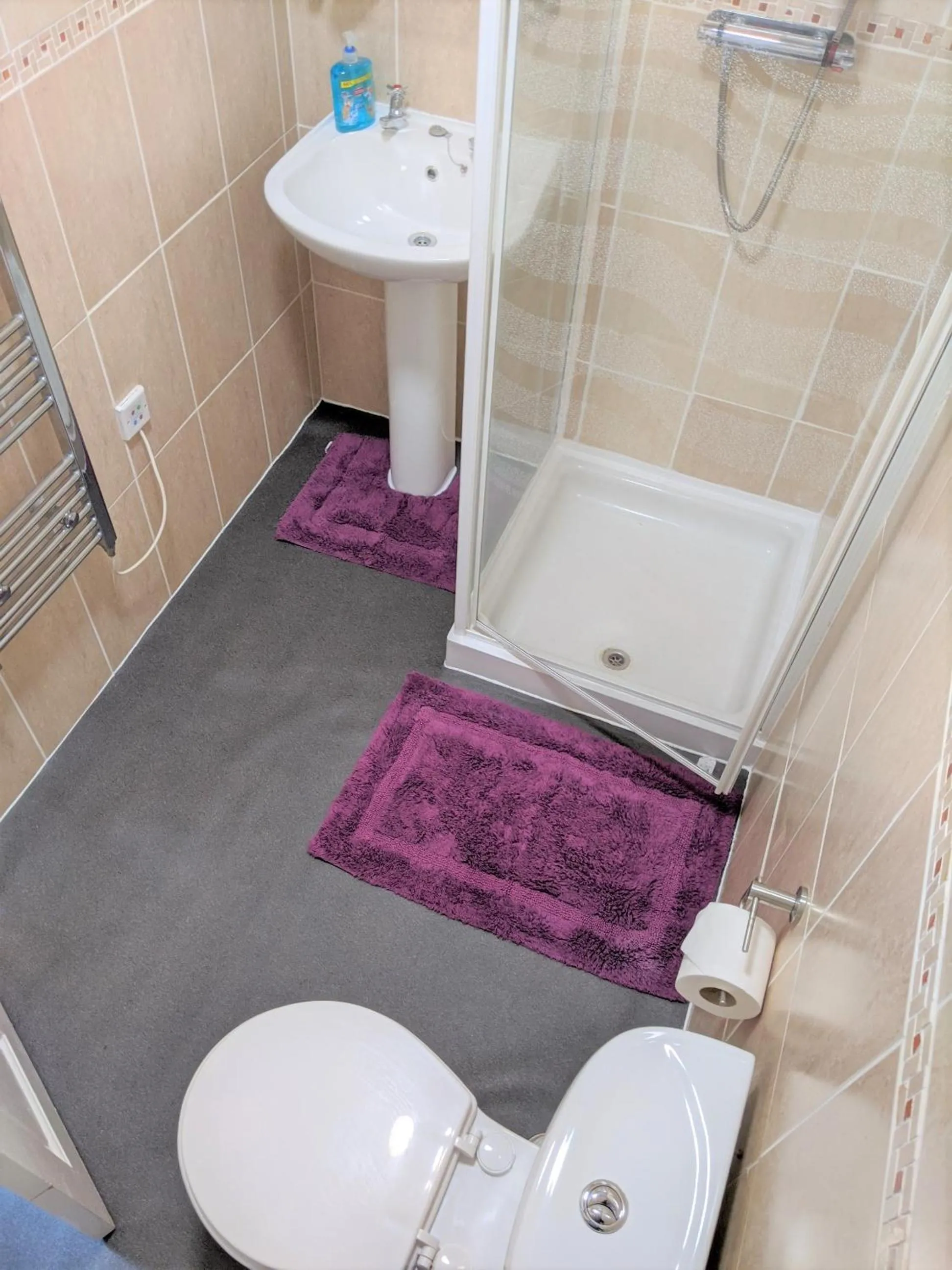 Shower in Kirk Lea
