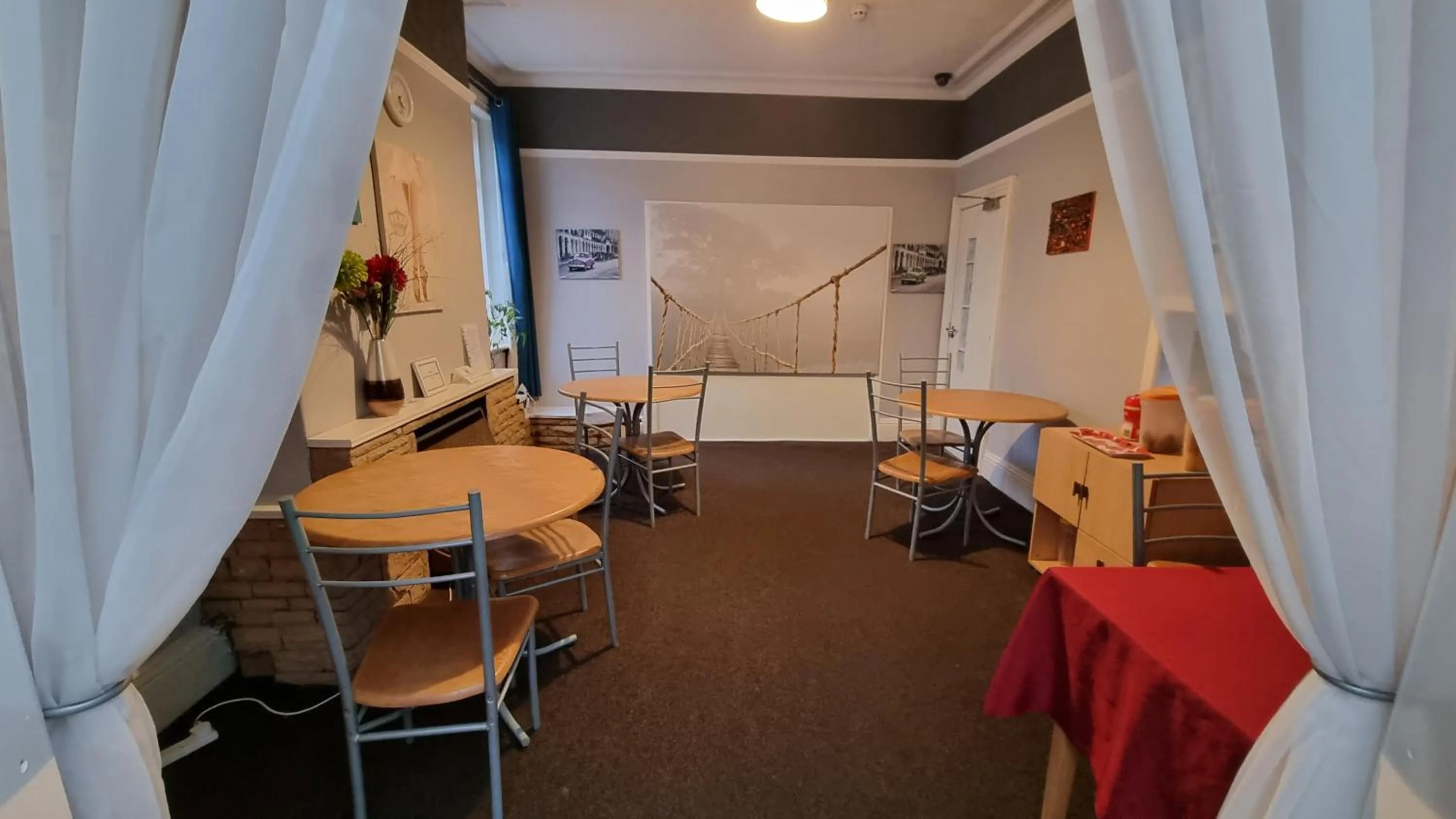 Restaurant/places to eat in Kirk Lea