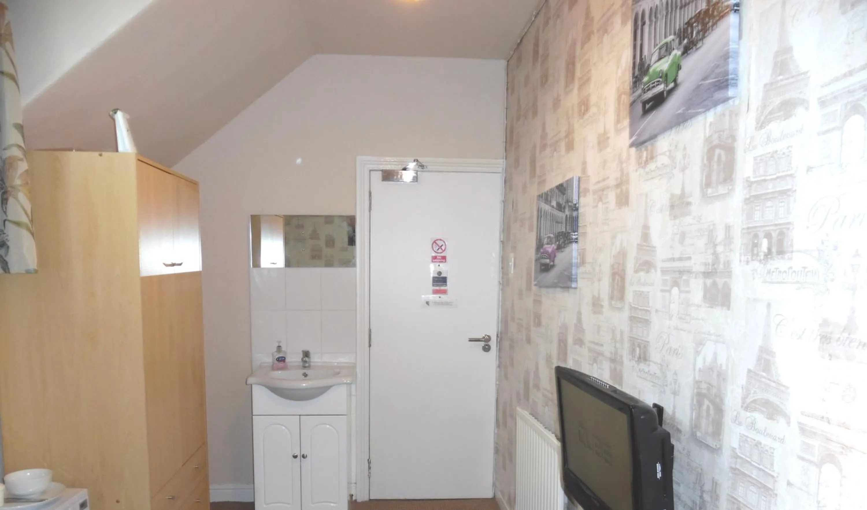 Bedroom in Kirk Lea