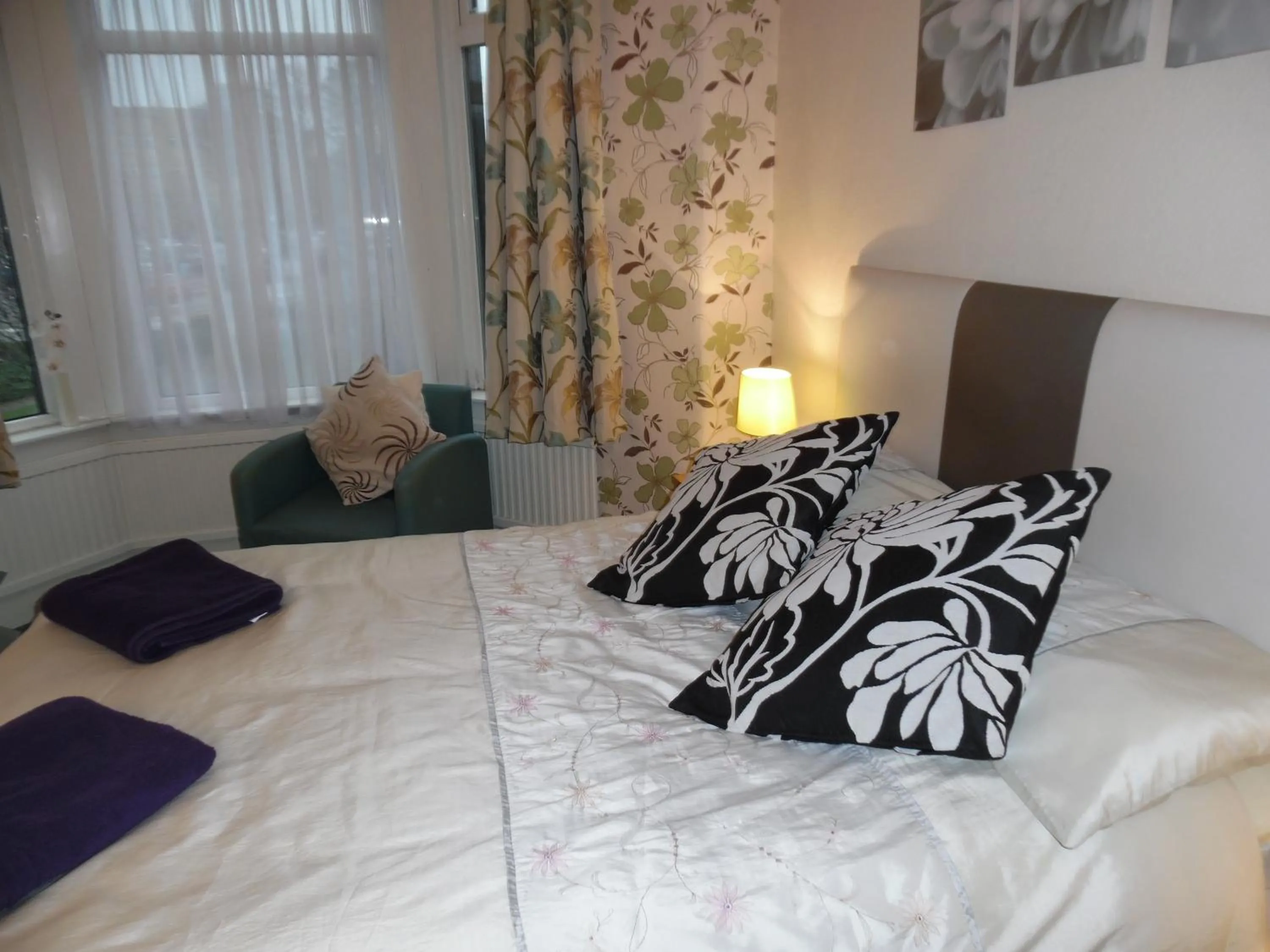 Bedroom, Bed in Kirk Lea