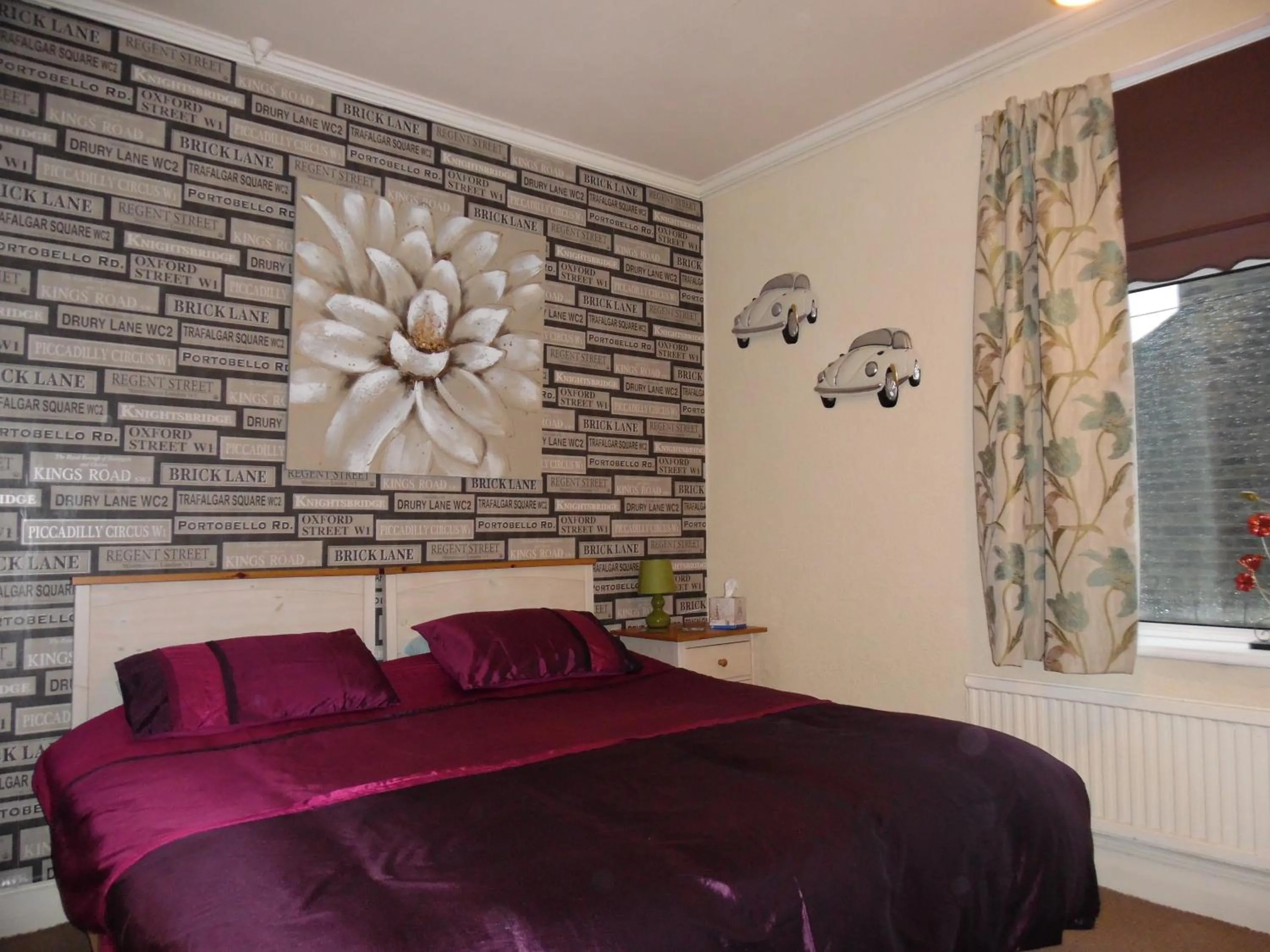 Bedroom, Bed in Kirk Lea