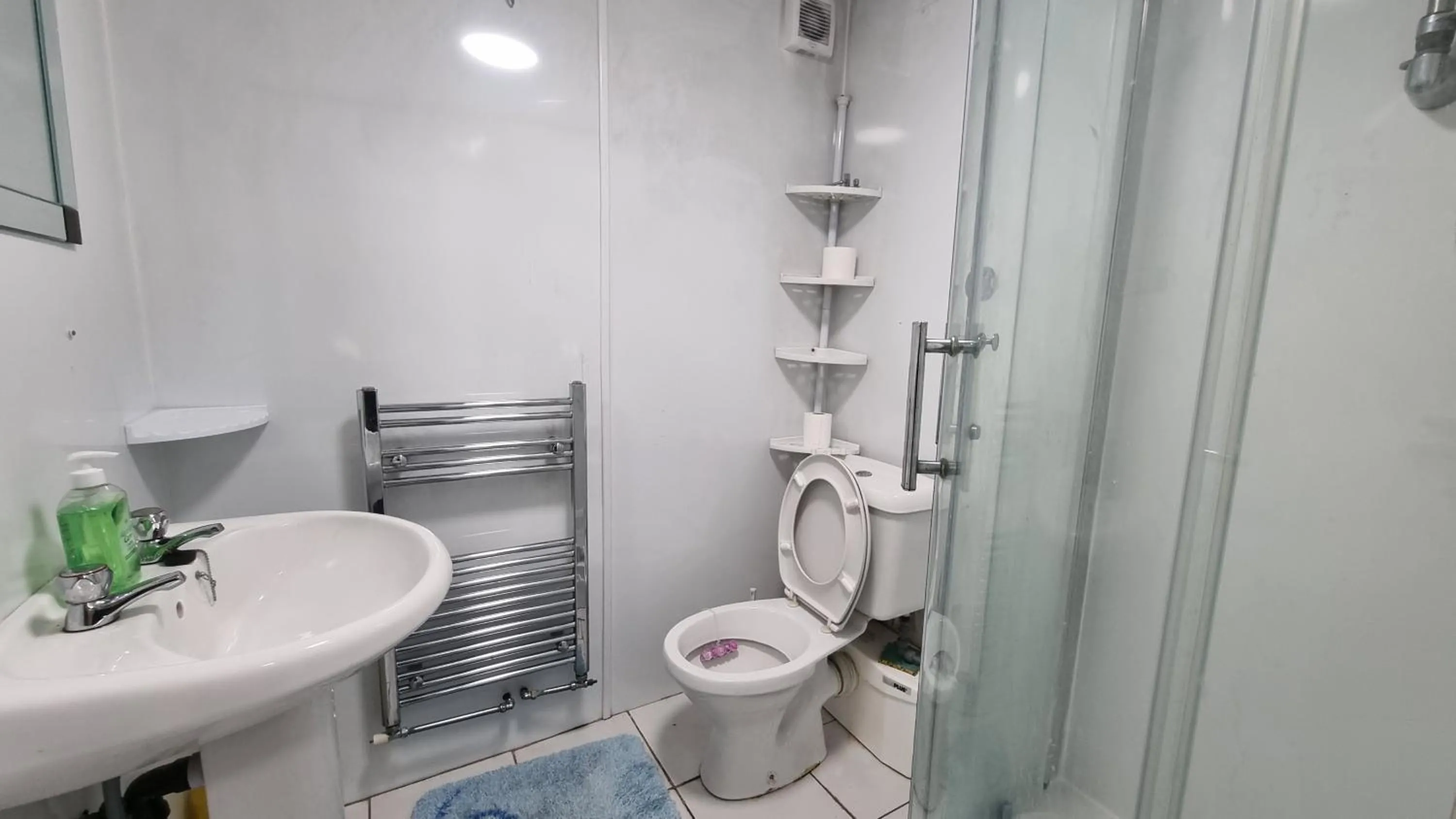 Bathroom in Kirk Lea