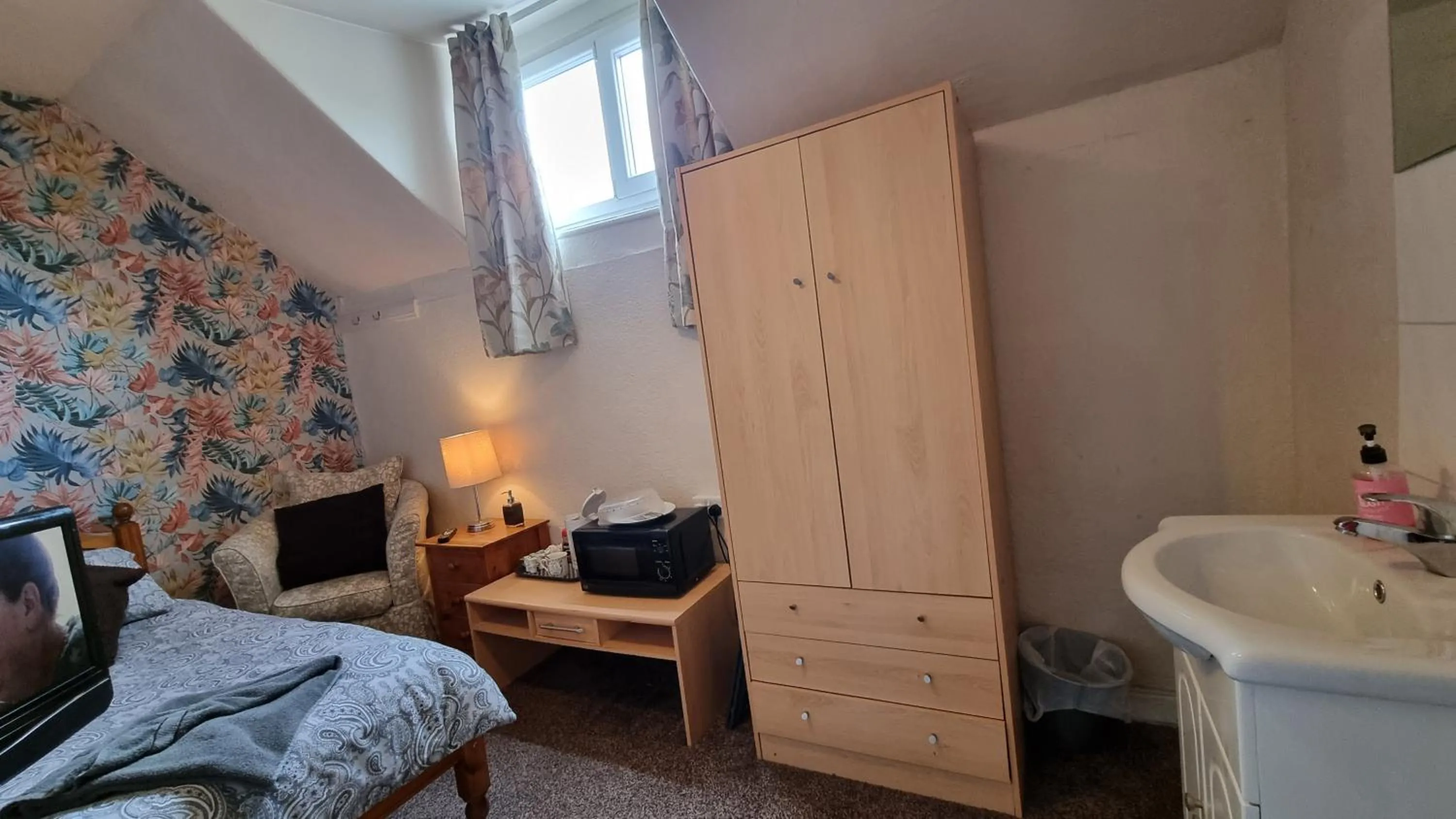 Bedroom, Bed in Kirk Lea