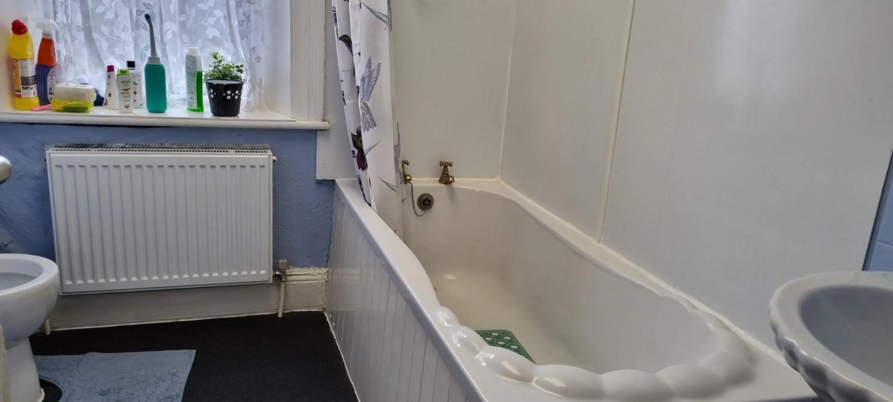 Bathroom in Kirk Lea