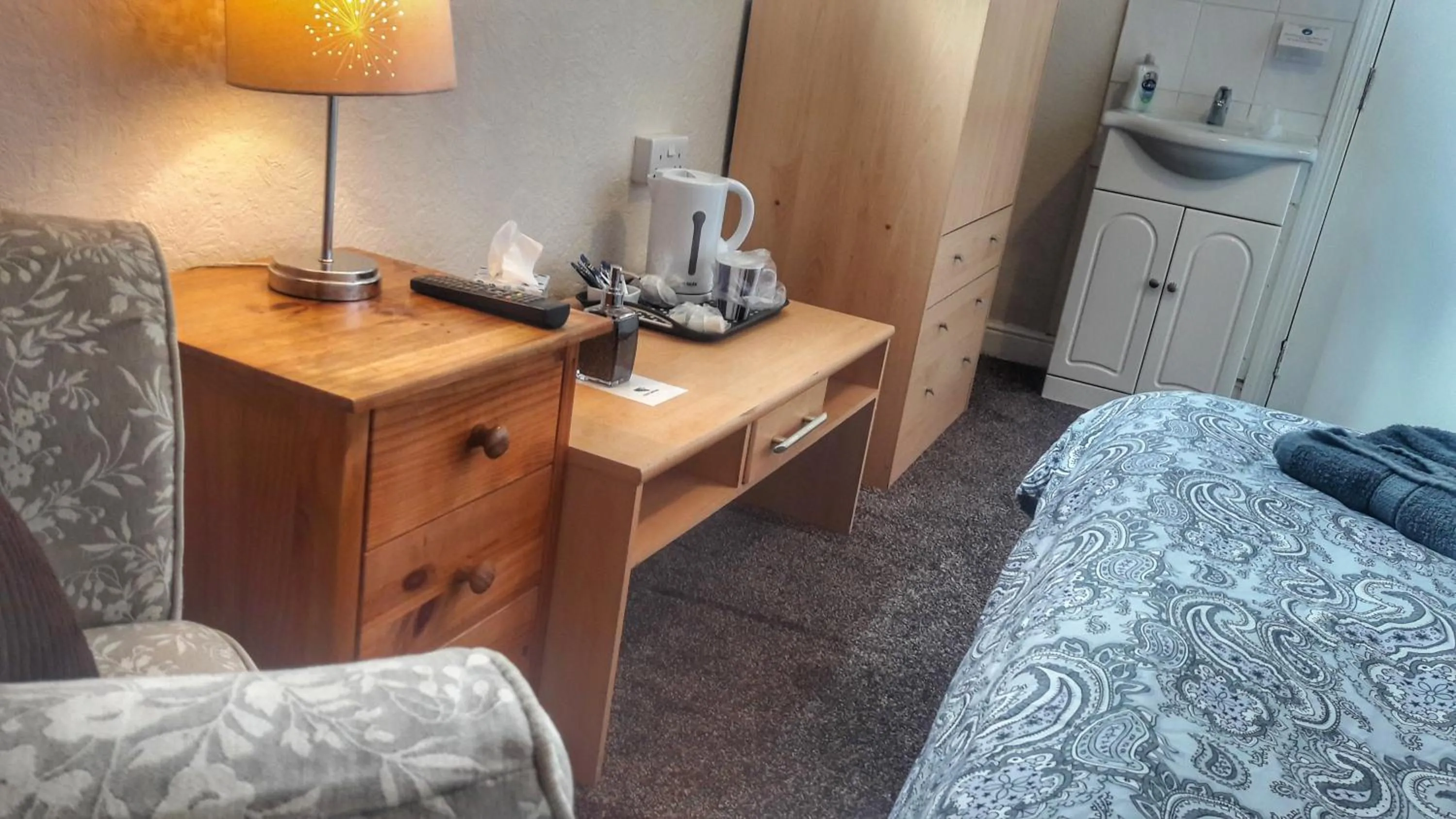 Coffee/tea facilities, Bed in Kirk Lea