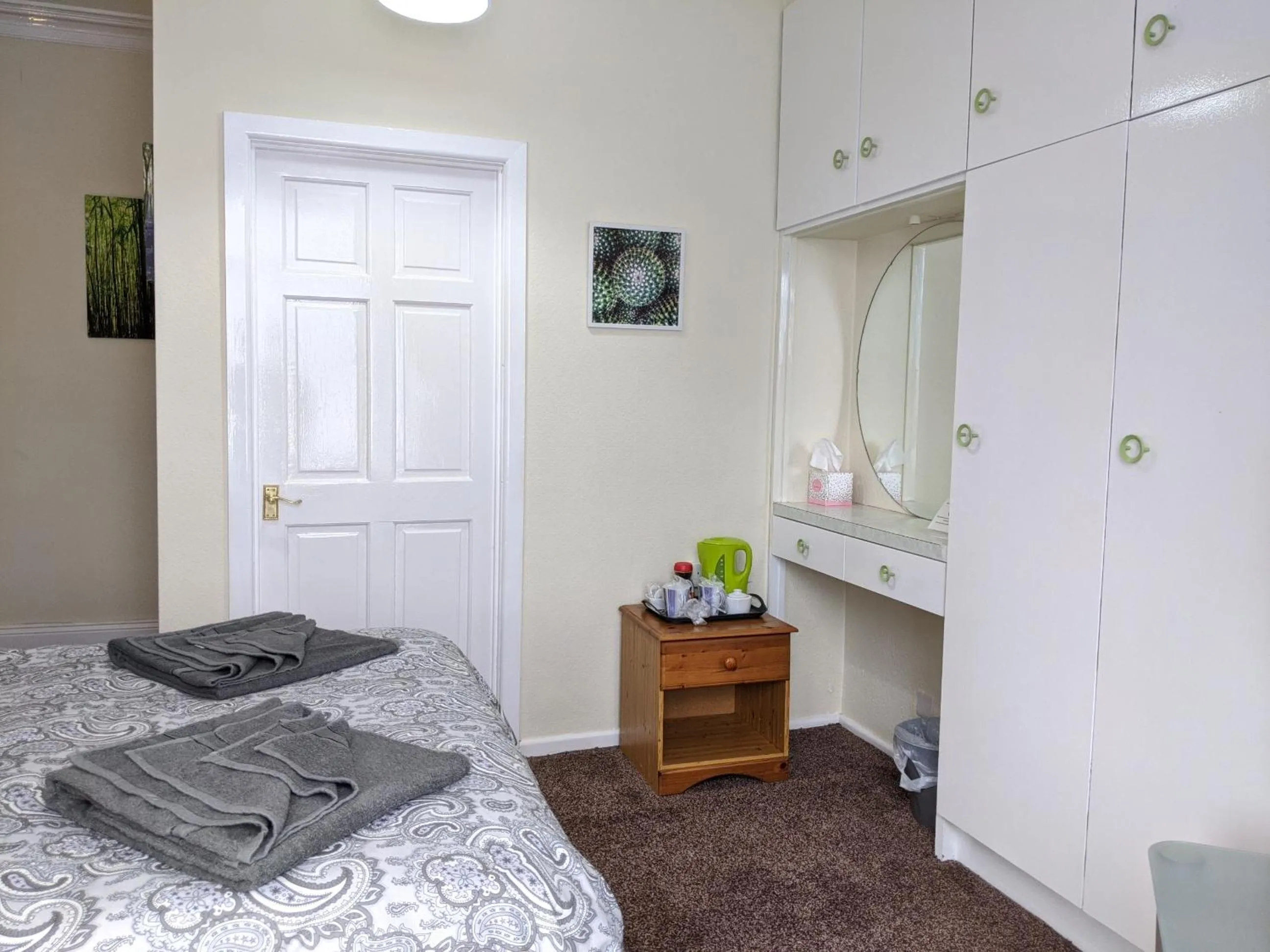 Bedroom, Bed in Kirk Lea