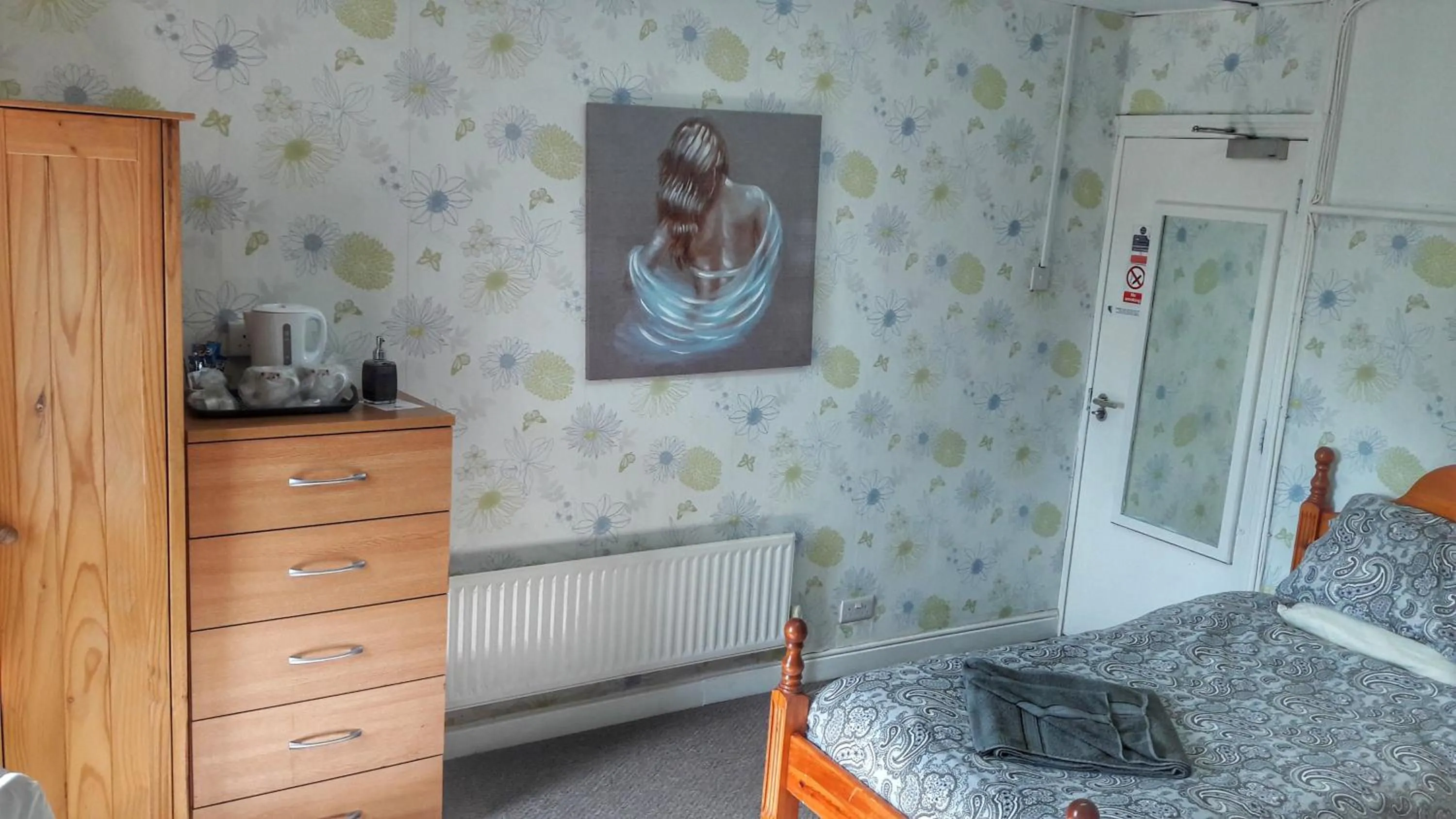 Bedroom, Bed in Kirk Lea