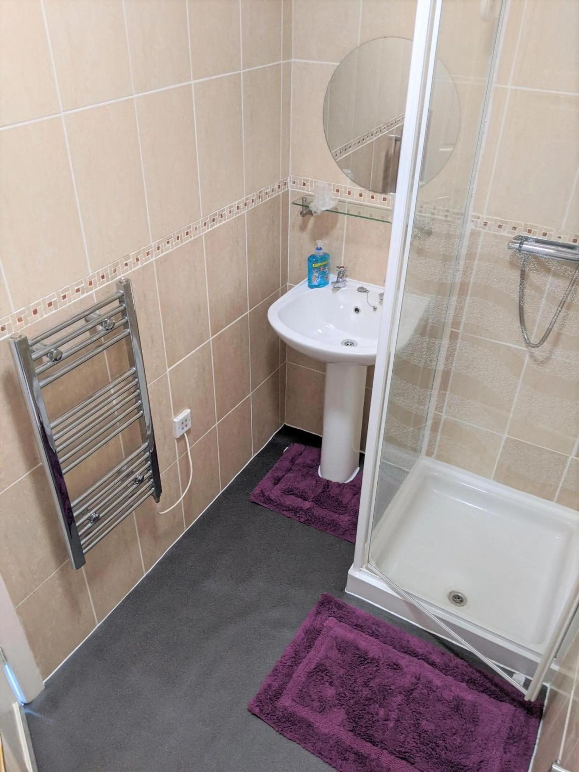 Shower in Kirk Lea