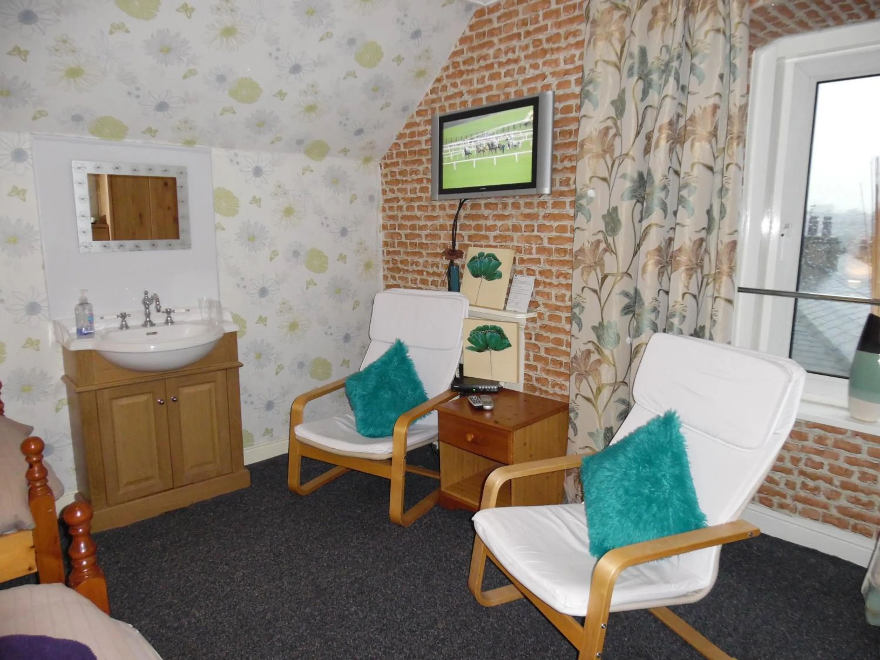 TV and multimedia in Kirk Lea