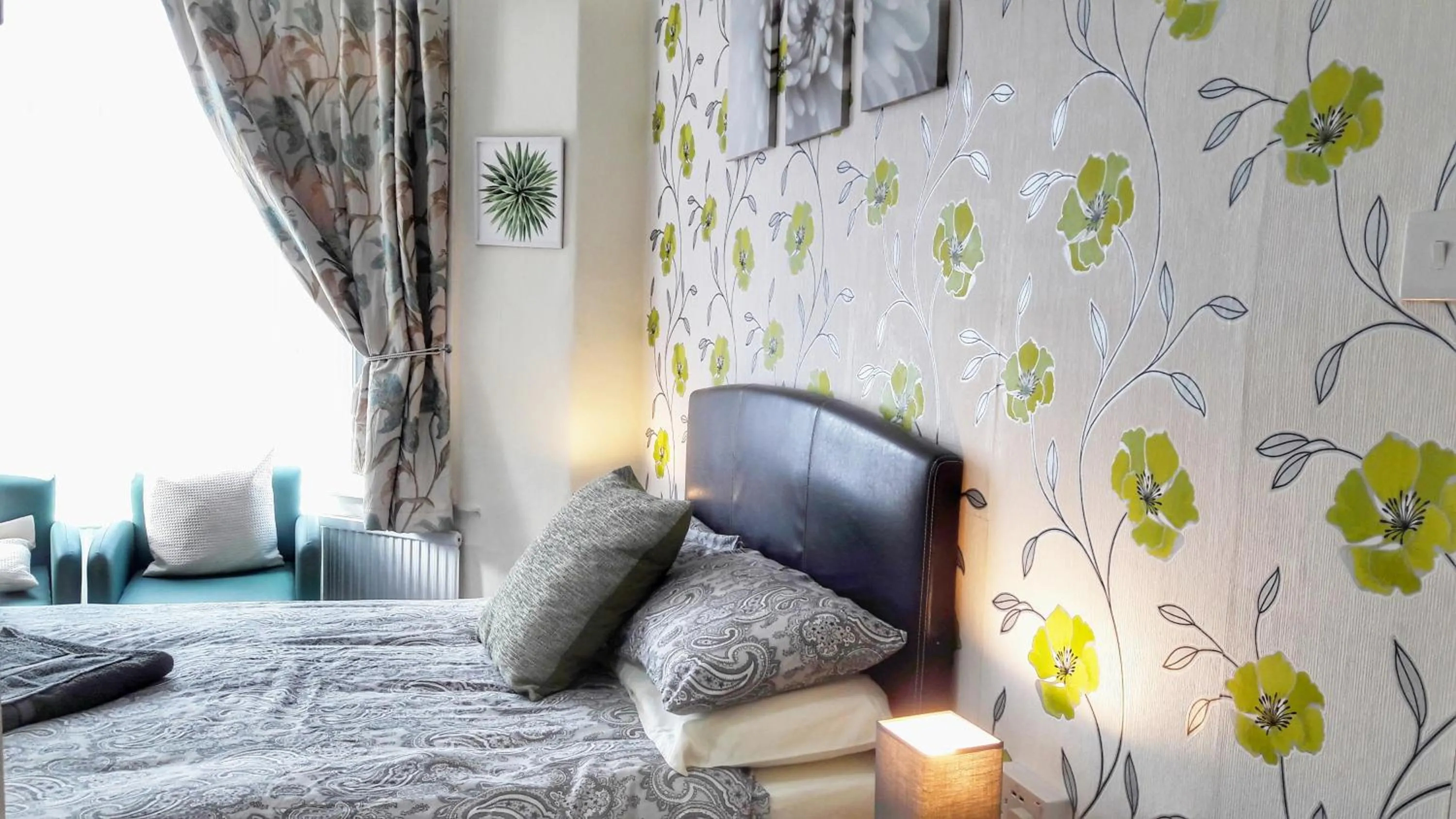 Bedroom, Bed in Kirk Lea