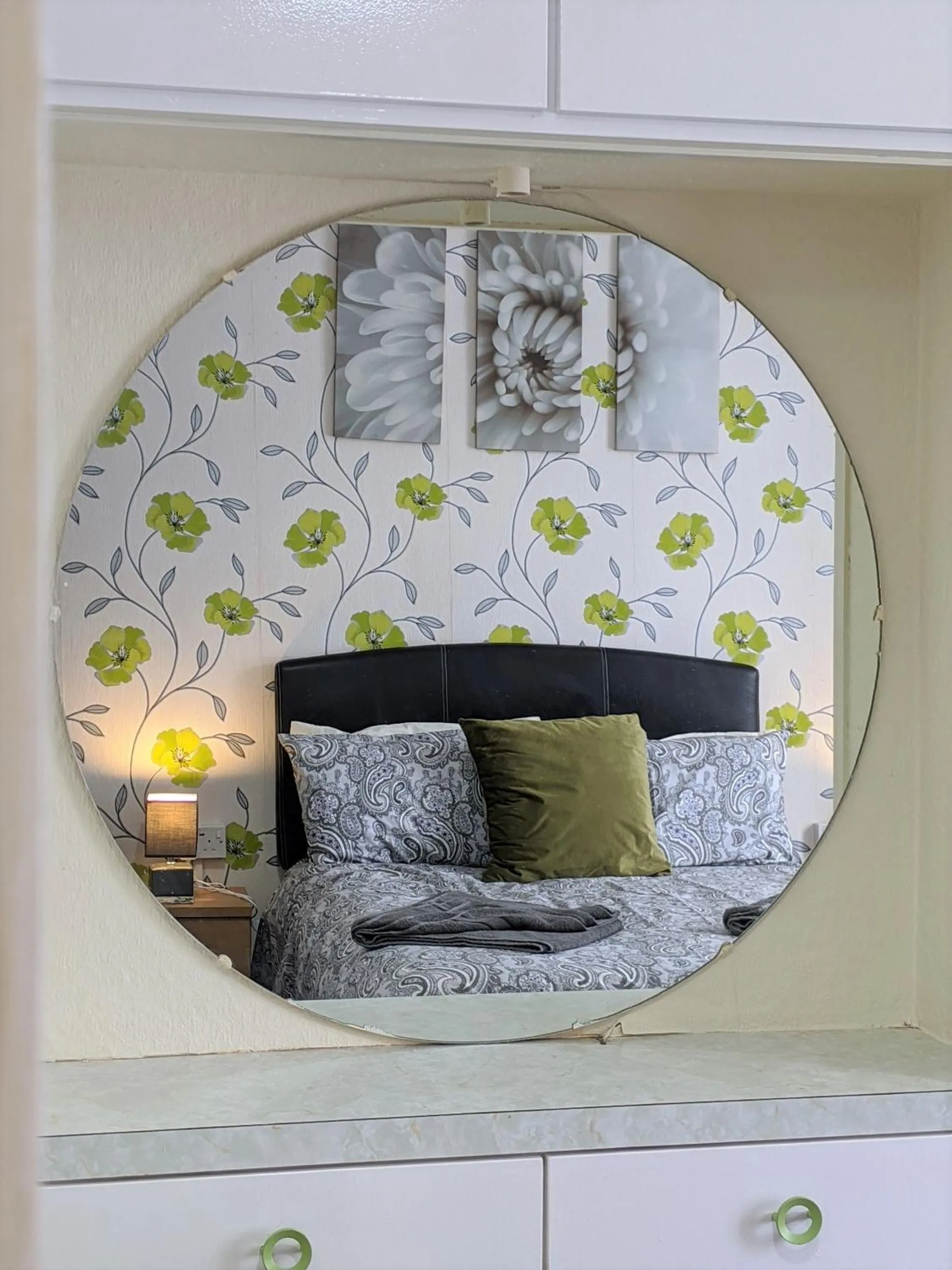 Bedroom, Bed in Kirk Lea