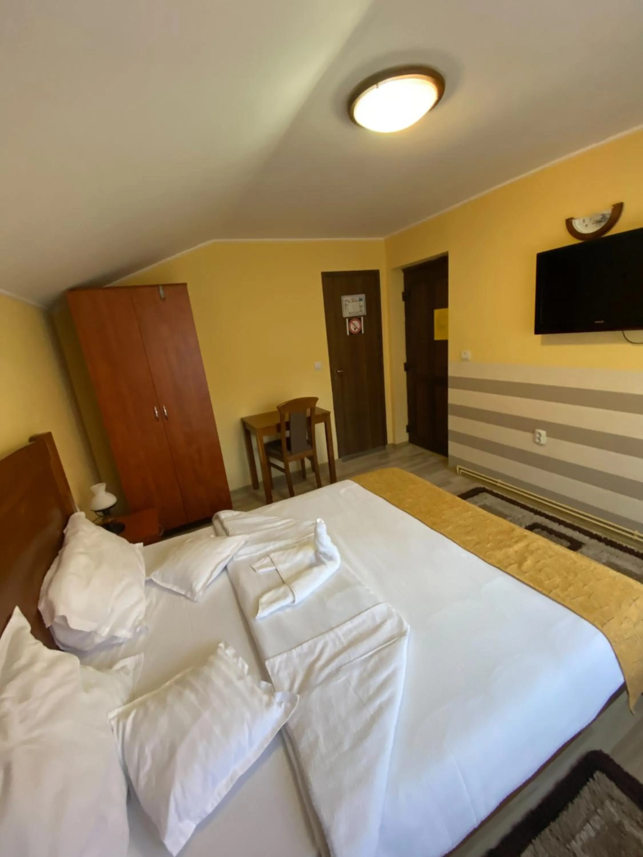 Photo of the whole room, Bed in Casa Soare check-in independent