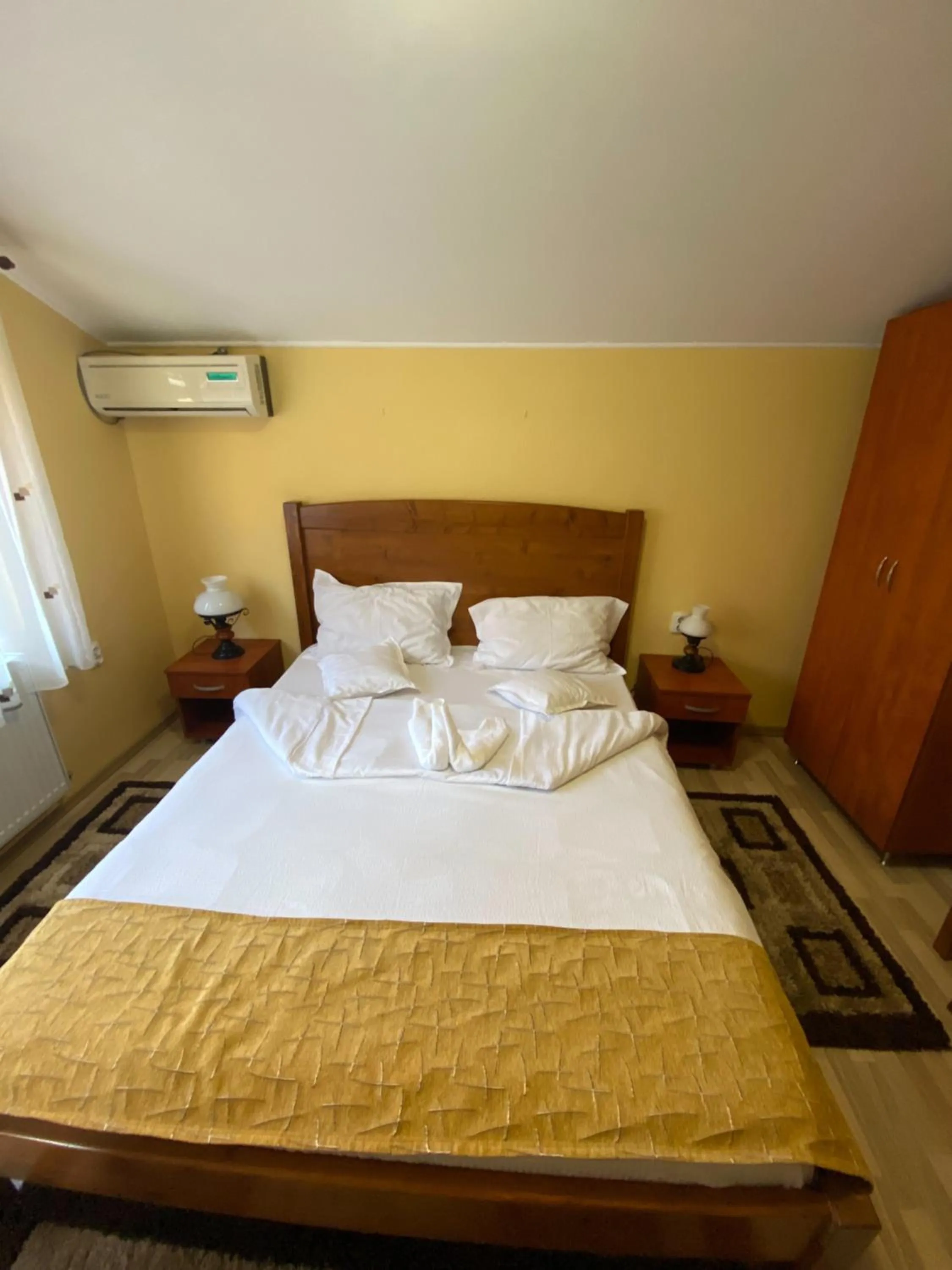 Photo of the whole room, Bed in Casa Soare check-in independent